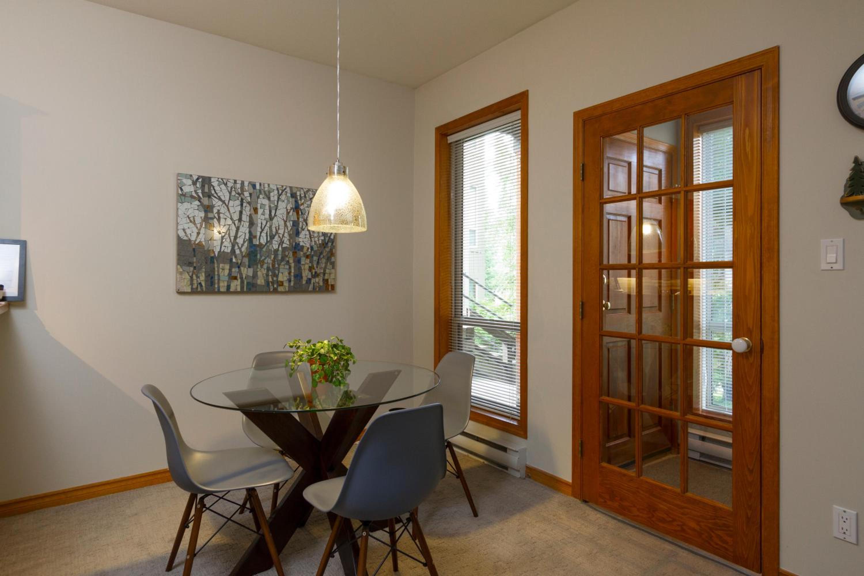 Painted Cliff 31 | Ski-In Ski-Out Townhome close to Upper Village w/ Hot Tub & Parking