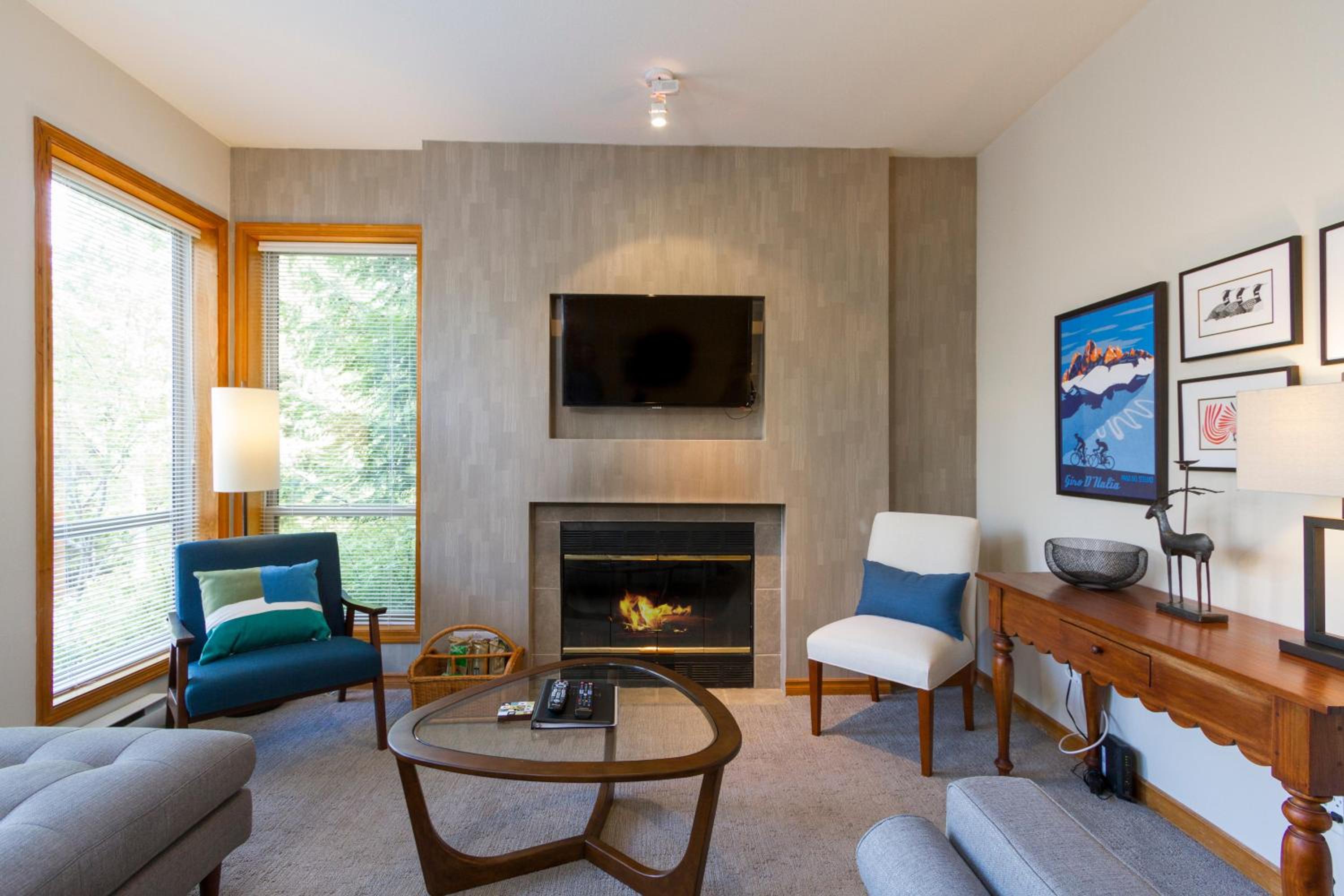 Painted Cliff 31 | Ski-In Ski-Out Townhome close to Upper Village w/ Hot Tub & Parking