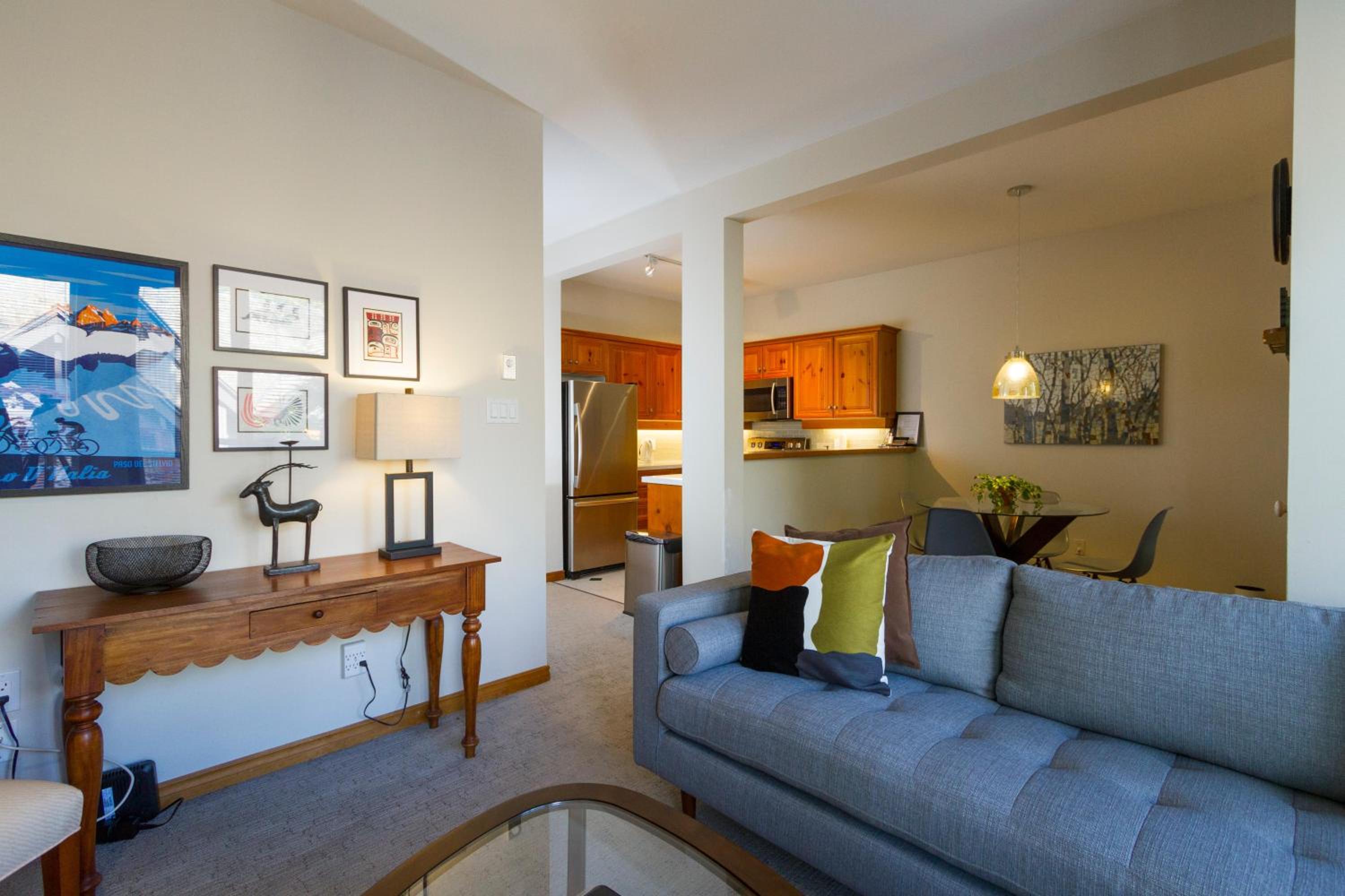 Painted Cliff 31 | Ski-In Ski-Out Townhome close to Upper Village w/ Hot Tub & Parking