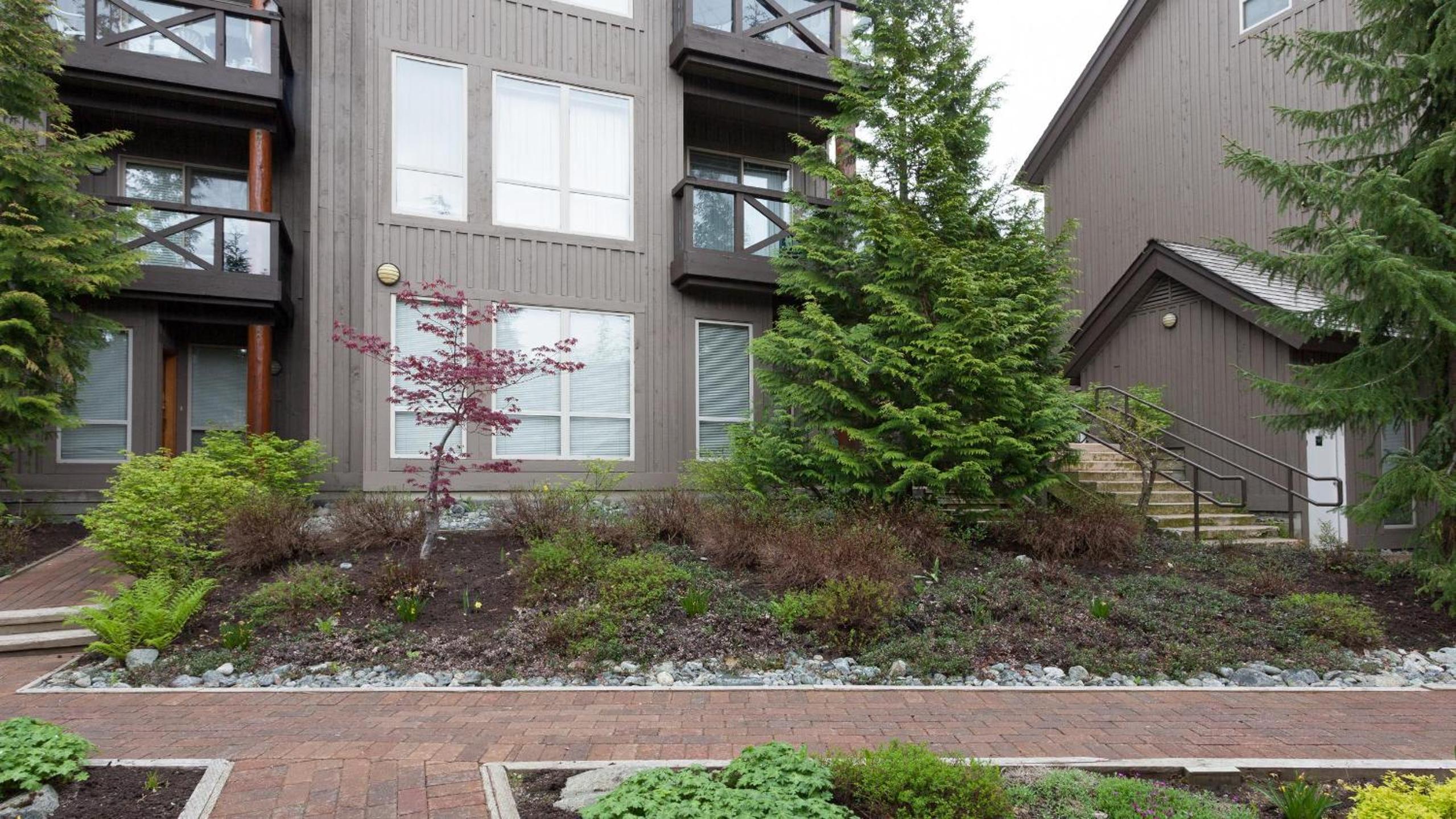 Painted Cliff 31 | Ski-In Ski-Out Townhome close to Upper Village w/ Hot Tub & Parking