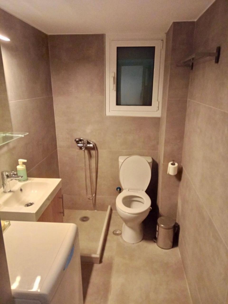 Amerikis Square 1 bedroom apartment photo 3