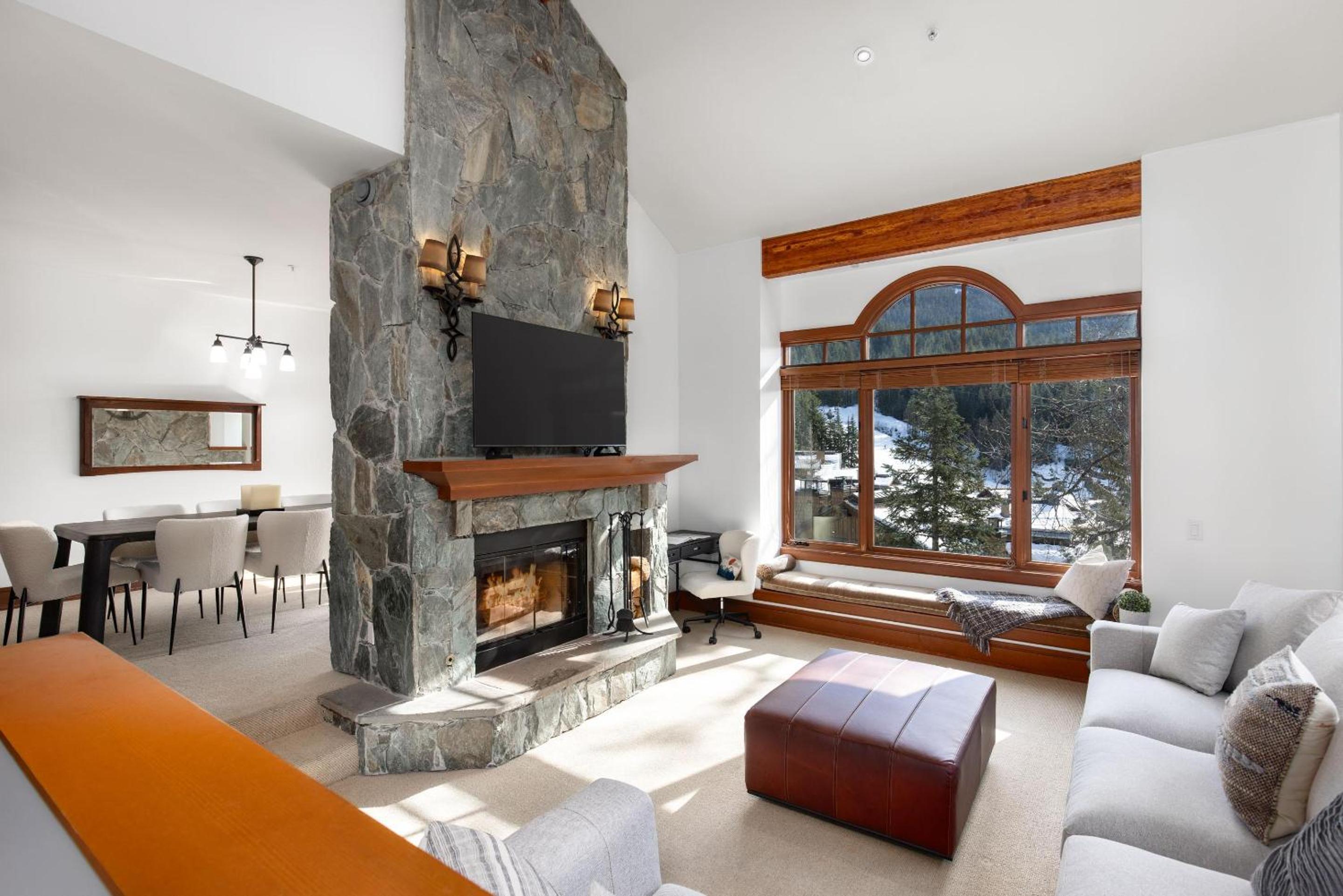 Taluswood The Lookout 9 | Private & Spacious Ski-in-Ski-Out w/ Hot Tub, Fireplace & Garage