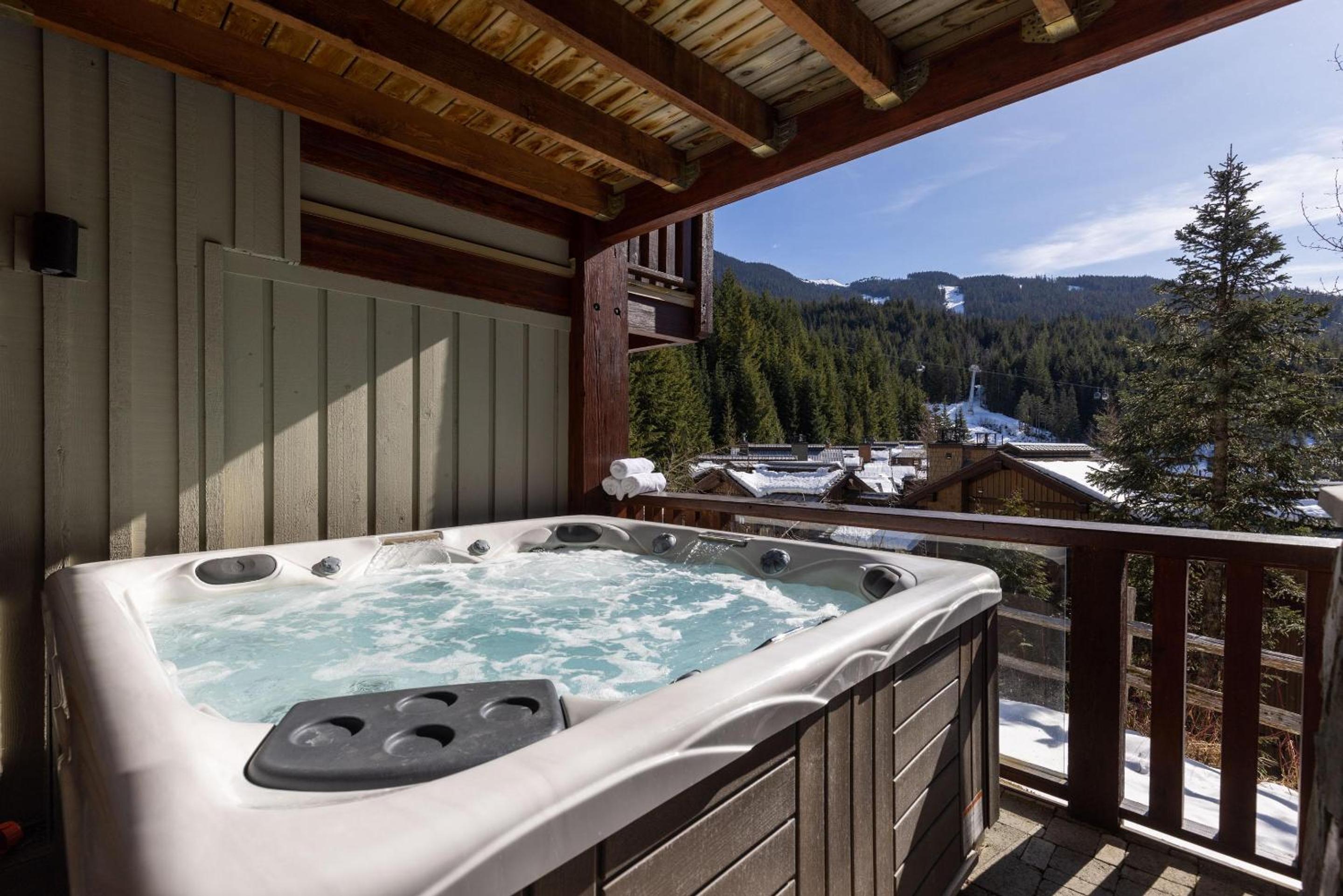 Taluswood The Lookout 9 | Private & Spacious Ski-in-Ski-Out w/ Hot Tub, Fireplace & Garage