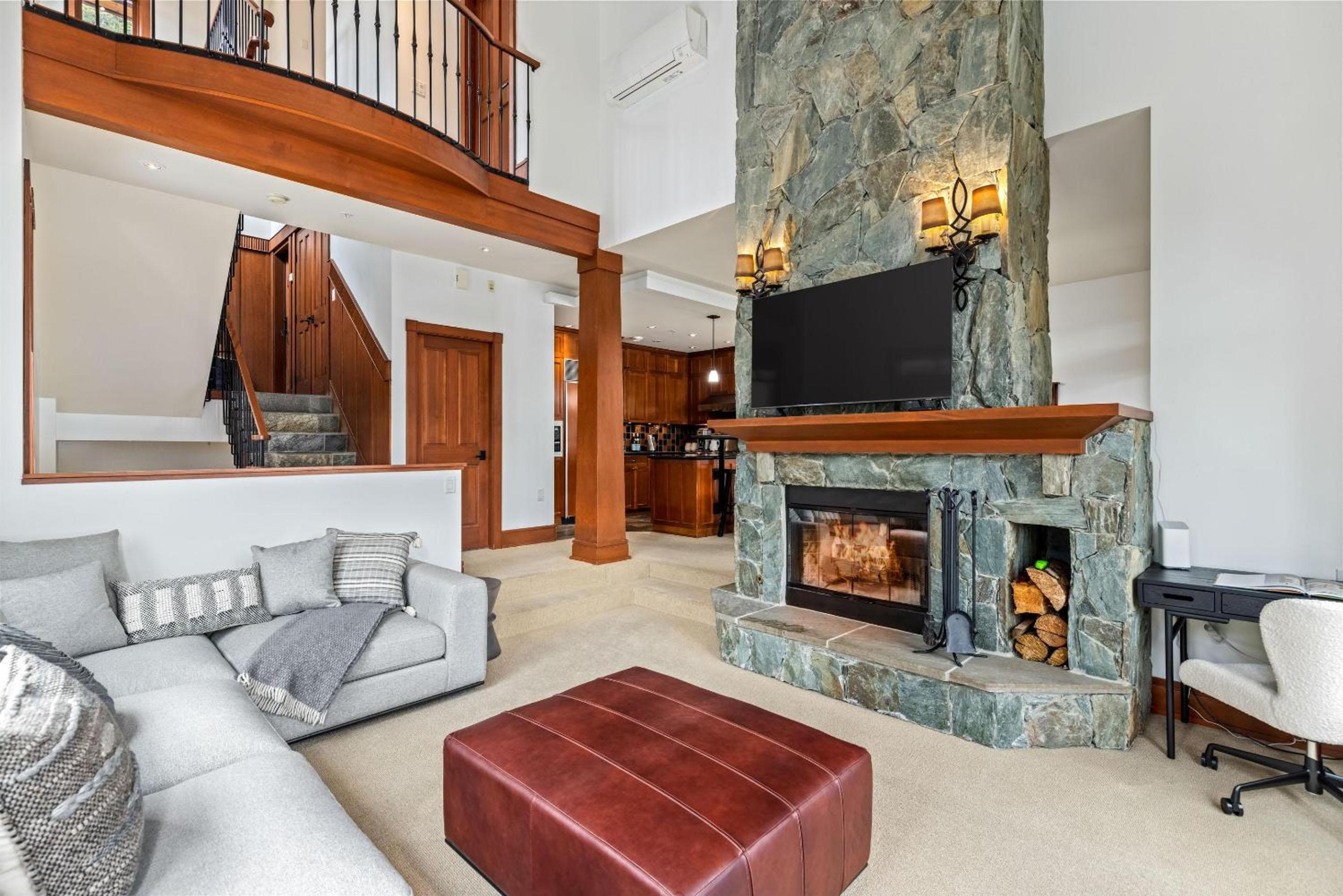 Taluswood The Lookout 9 | Private & Spacious Ski-in-Ski-Out w/ Hot Tub, Fireplace & Garage