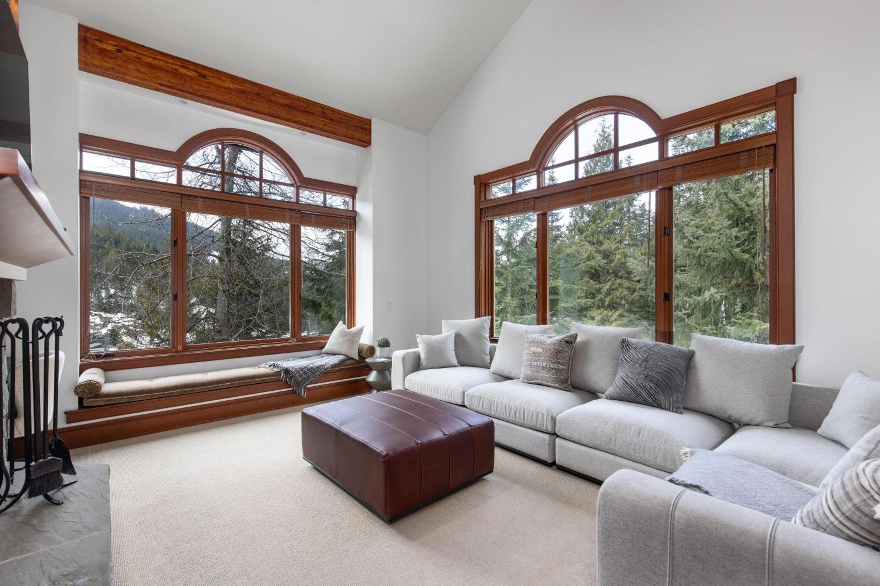 Taluswood The Lookout 9 | Private & Spacious Ski-in-Ski-Out w/ Hot Tub, Fireplace & Garage