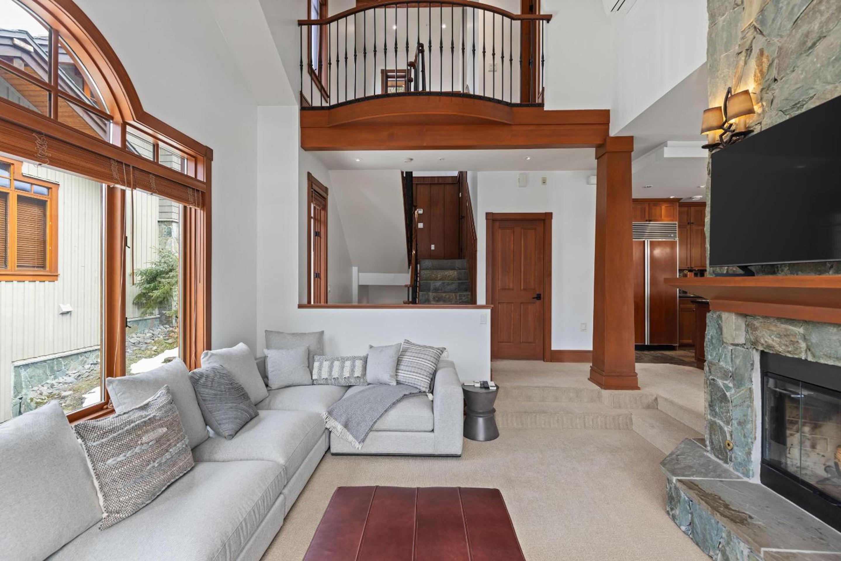 Taluswood The Lookout 9 | Private & Spacious Ski-in-Ski-Out w/ Hot Tub, Fireplace & Garage