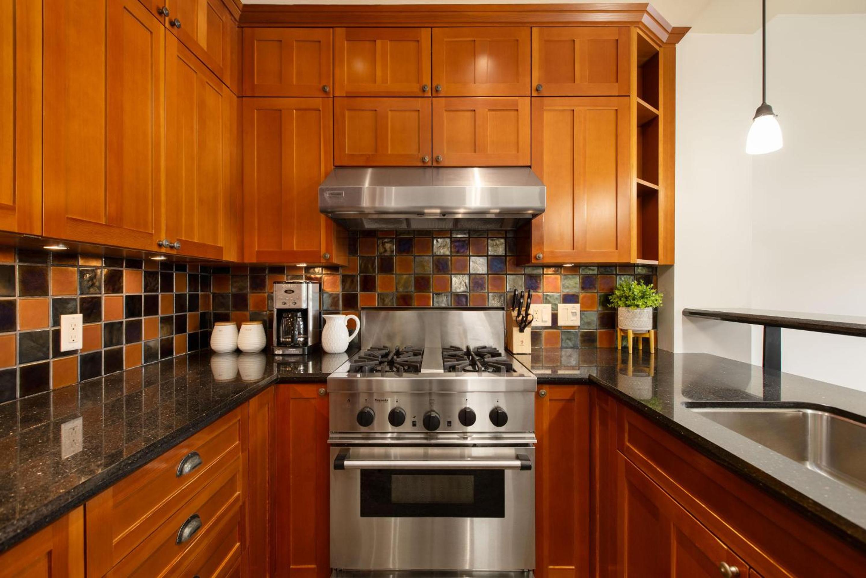 Taluswood The Lookout 9 | Private & Spacious Ski-in-Ski-Out w/ Hot Tub, Fireplace & Garage