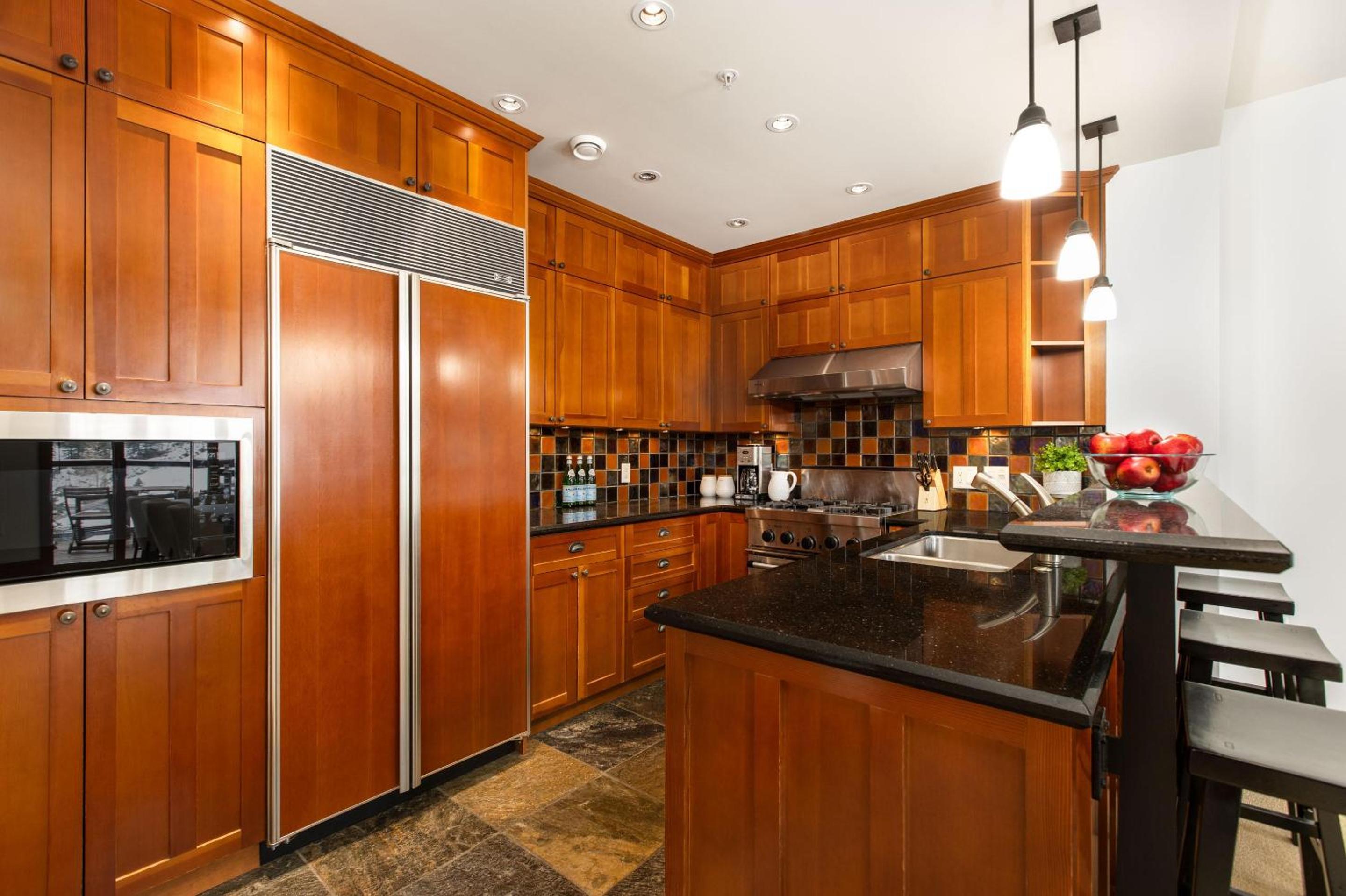 Taluswood The Lookout 9 | Private & Spacious Ski-in-Ski-Out w/ Hot Tub, Fireplace & Garage