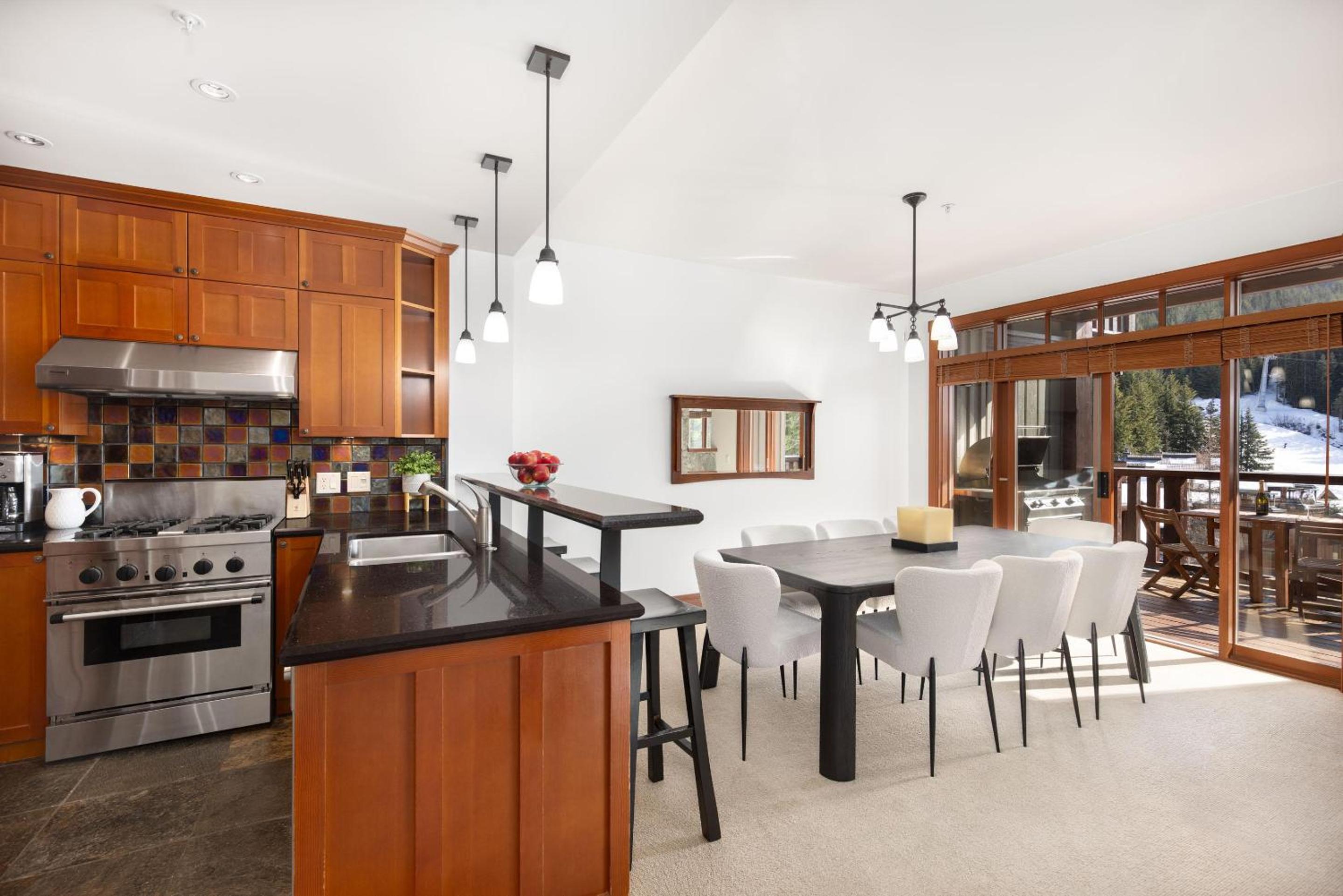 Taluswood The Lookout 9 | Private & Spacious Ski-in-Ski-Out w/ Hot Tub, Fireplace & Garage