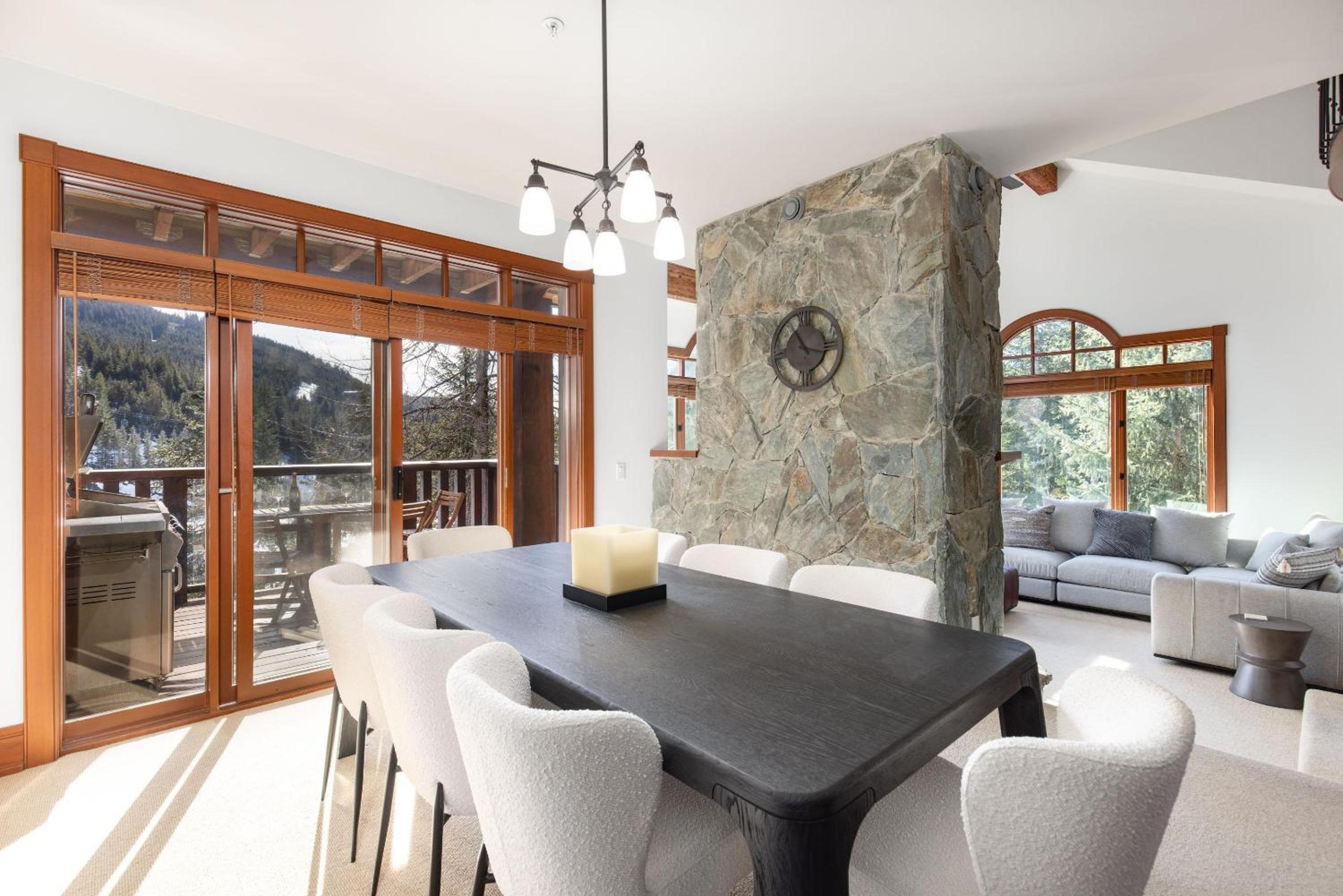 Taluswood The Lookout 9 | Private & Spacious Ski-in-Ski-Out w/ Hot Tub, Fireplace & Garage