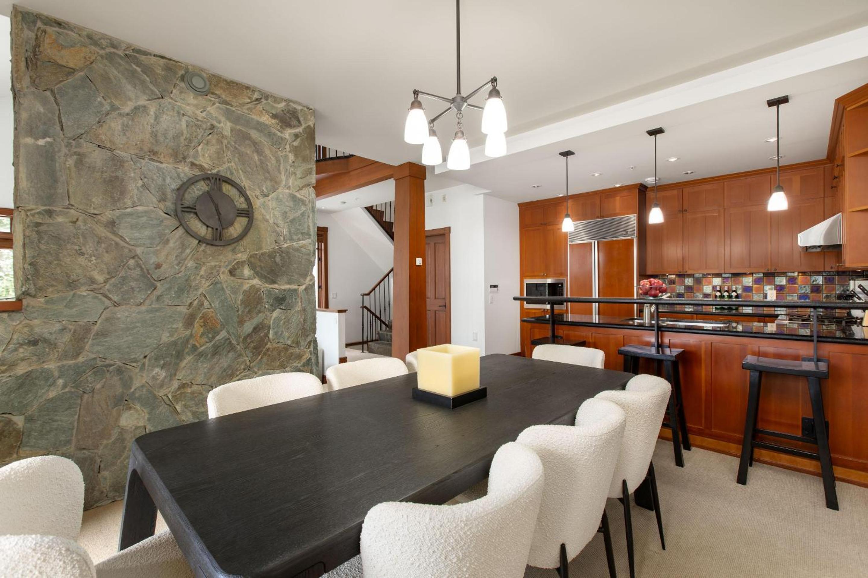 Taluswood The Lookout 9 | Private & Spacious Ski-in-Ski-Out w/ Hot Tub, Fireplace & Garage