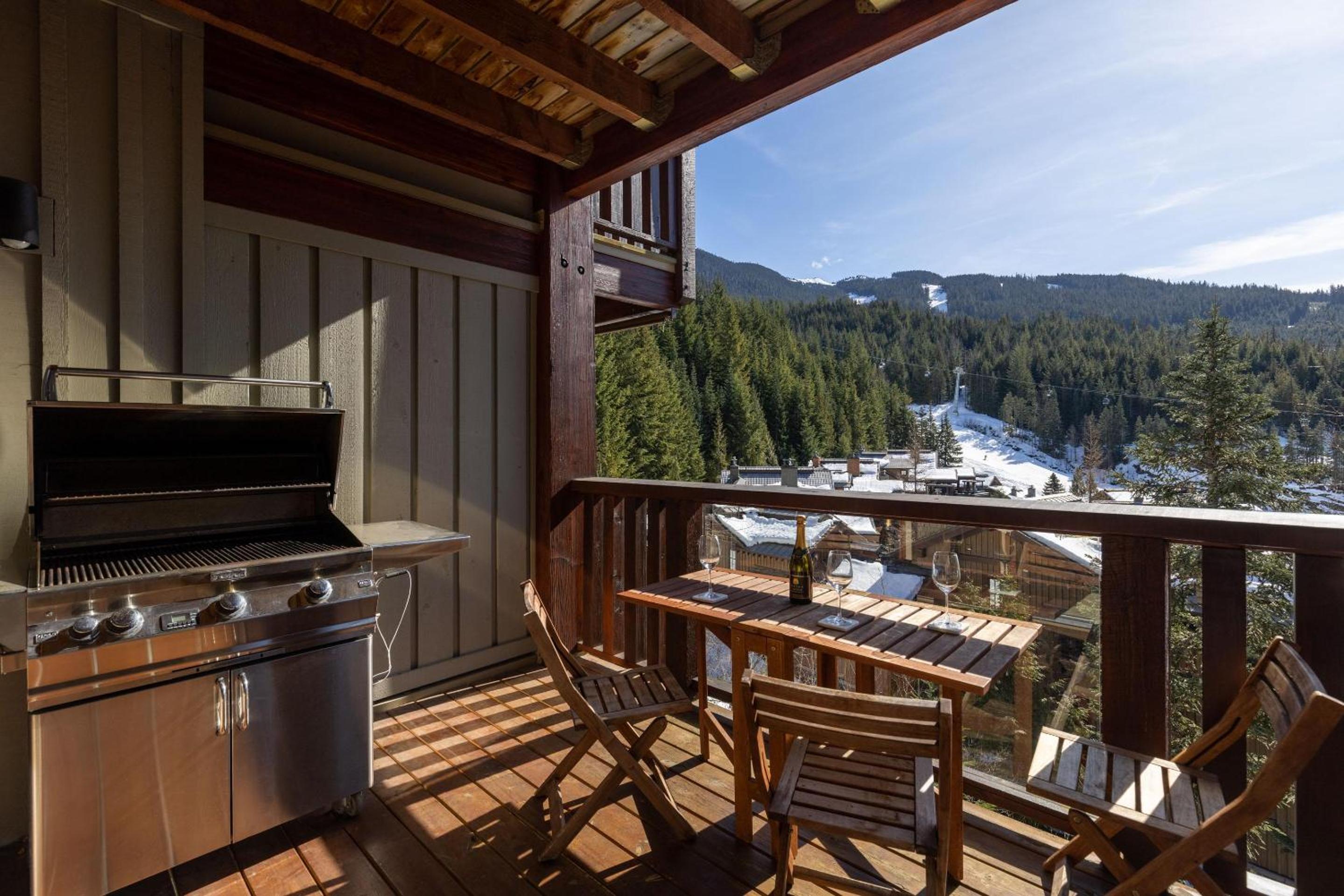 Taluswood The Lookout 9 | Private & Spacious Ski-in-Ski-Out w/ Hot Tub, Fireplace & Garage