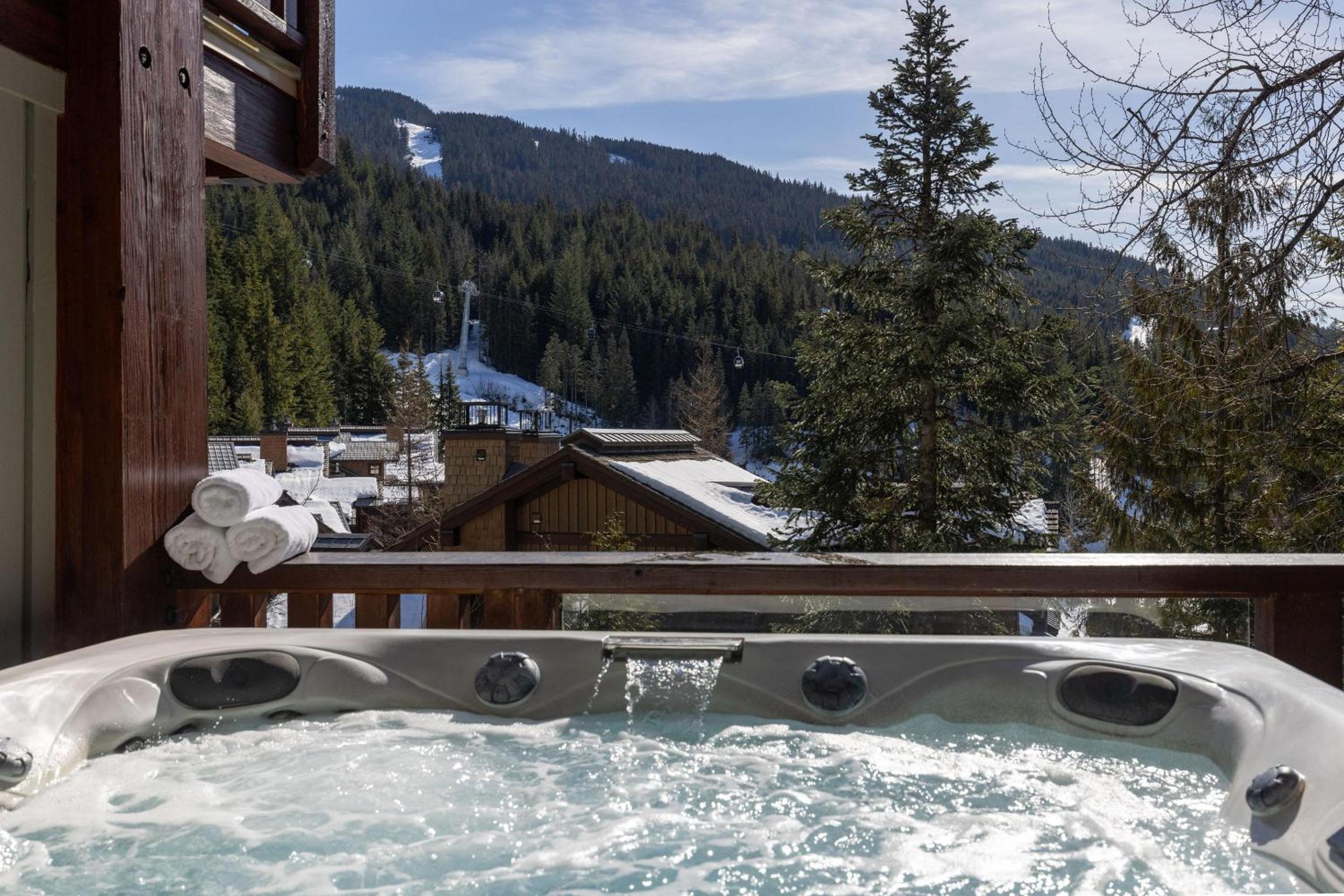 Taluswood The Lookout 9 | Private & Spacious Ski-in-Ski-Out w/ Hot Tub, Fireplace & Garage