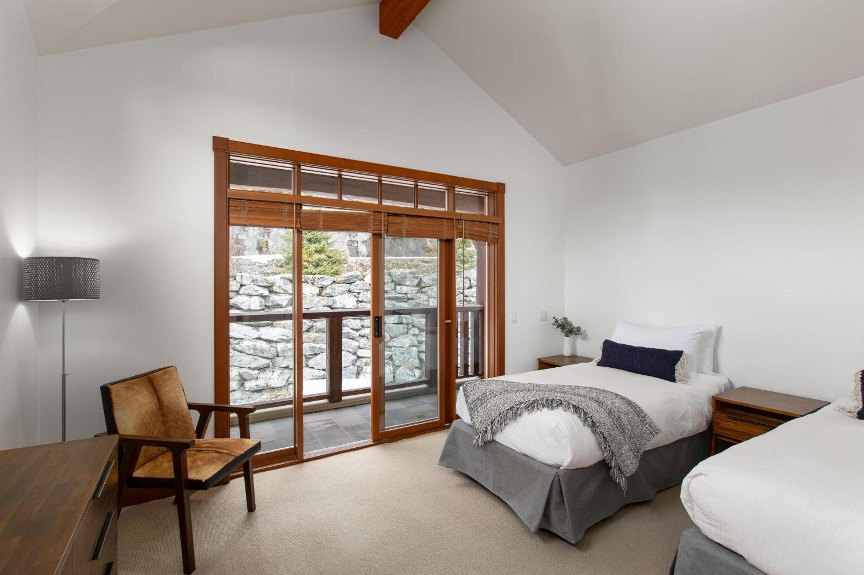 Taluswood The Lookout 9 | Private & Spacious Ski-in-Ski-Out w/ Hot Tub, Fireplace & Garage