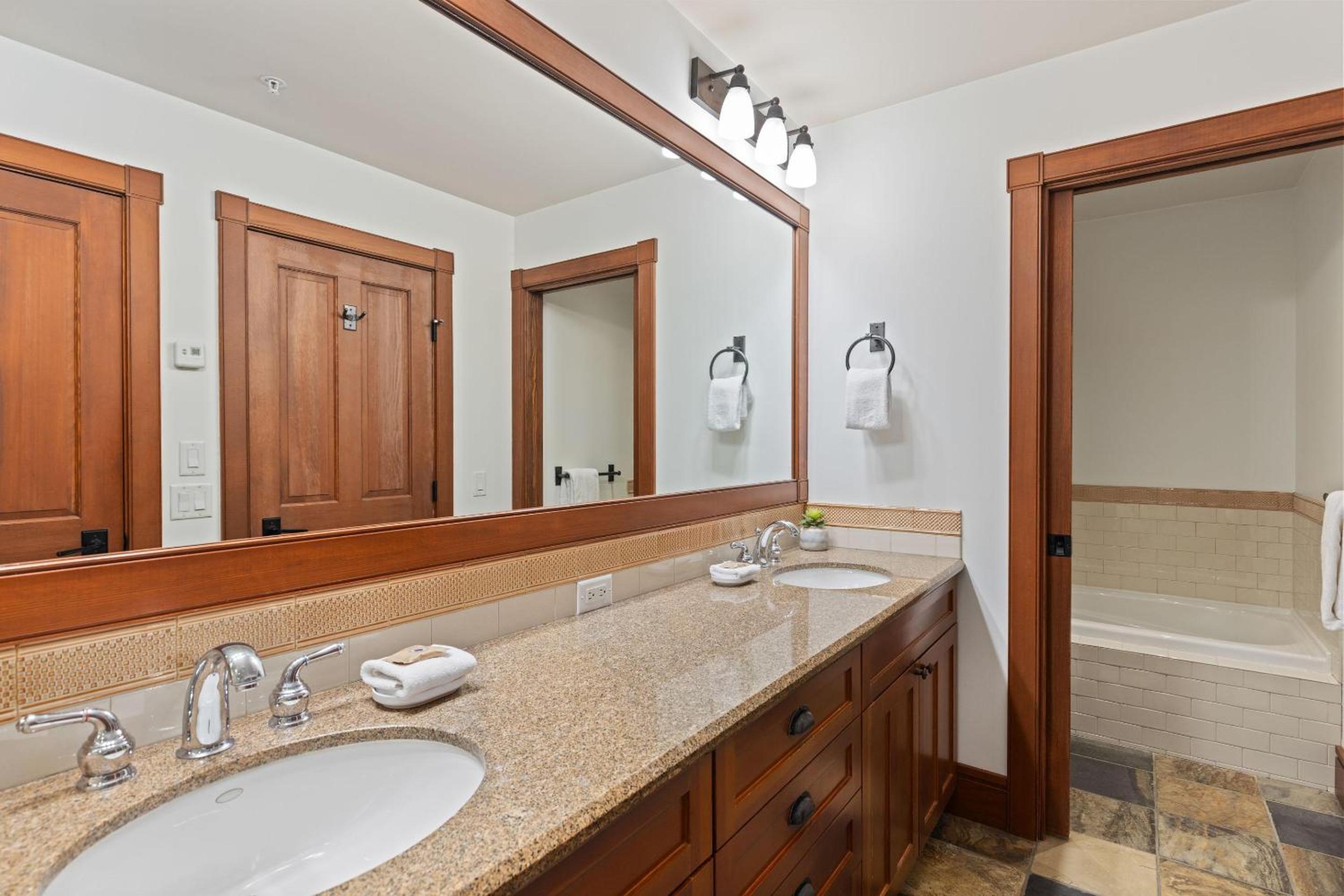 Taluswood The Lookout 9 | Private & Spacious Ski-in-Ski-Out w/ Hot Tub, Fireplace & Garage