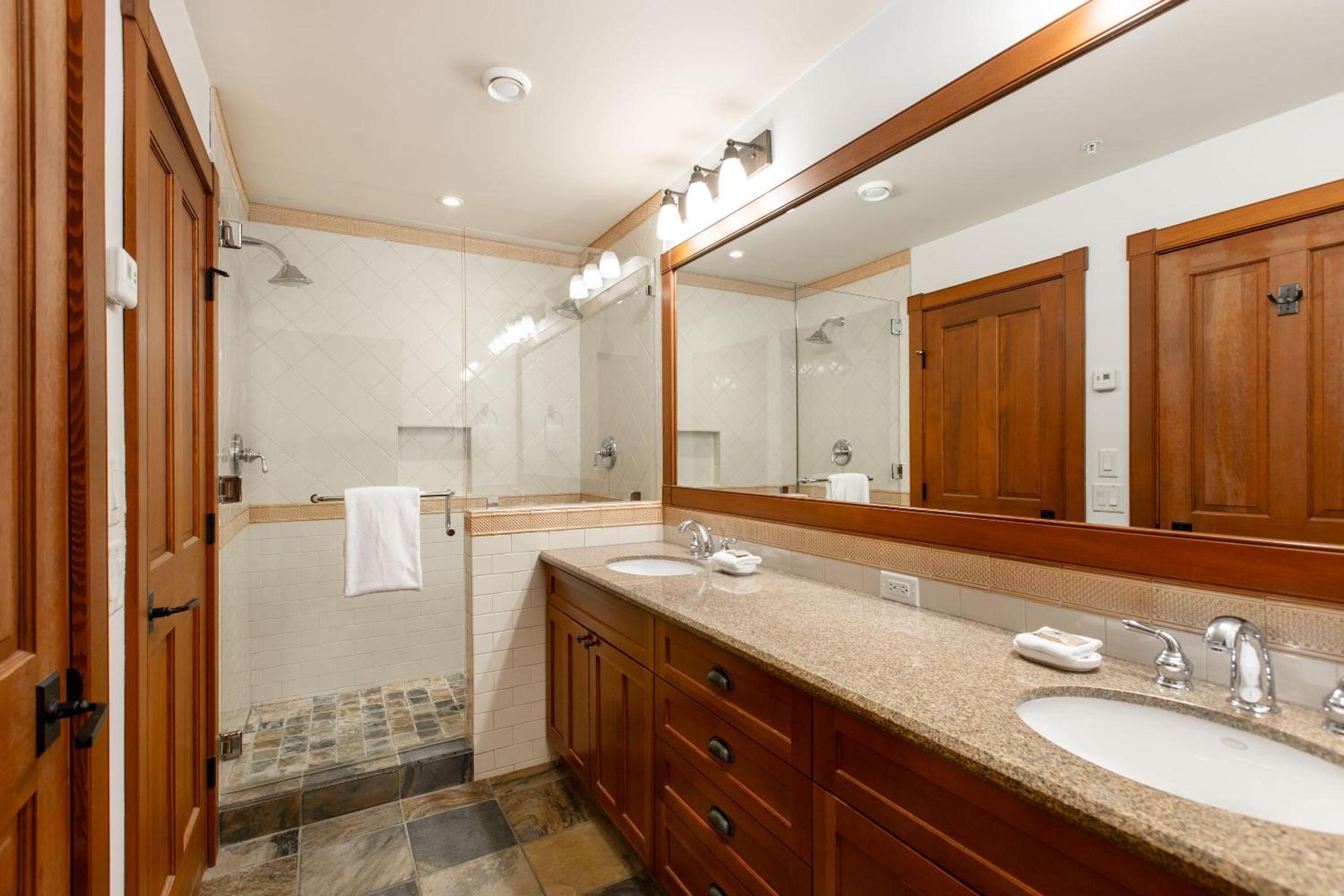 Taluswood The Lookout 9 | Private & Spacious Ski-in-Ski-Out w/ Hot Tub, Fireplace & Garage