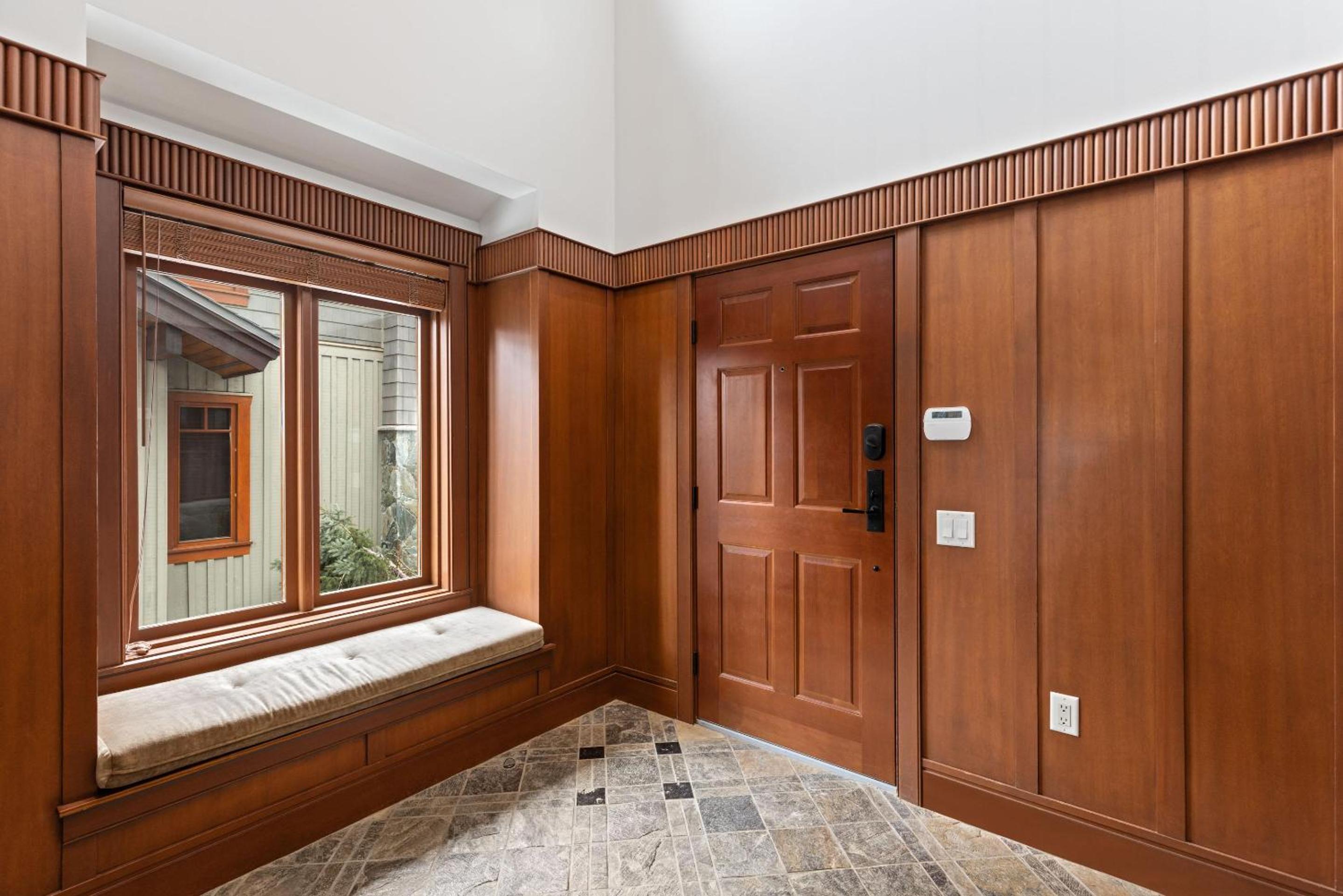 Taluswood The Lookout 9 | Private & Spacious Ski-in-Ski-Out w/ Hot Tub, Fireplace & Garage