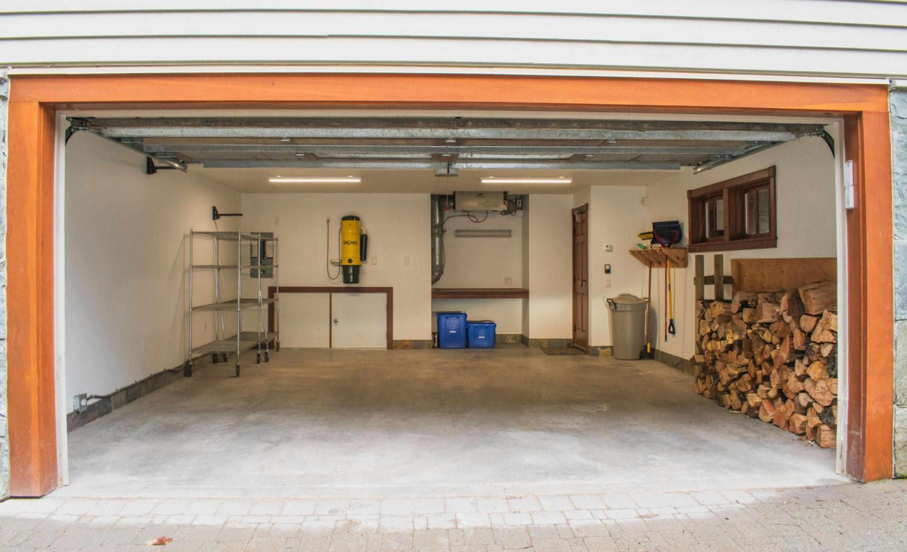 Taluswood The Lookout 9 | Private & Spacious Ski-in-Ski-Out w/ Hot Tub, Fireplace & Garage