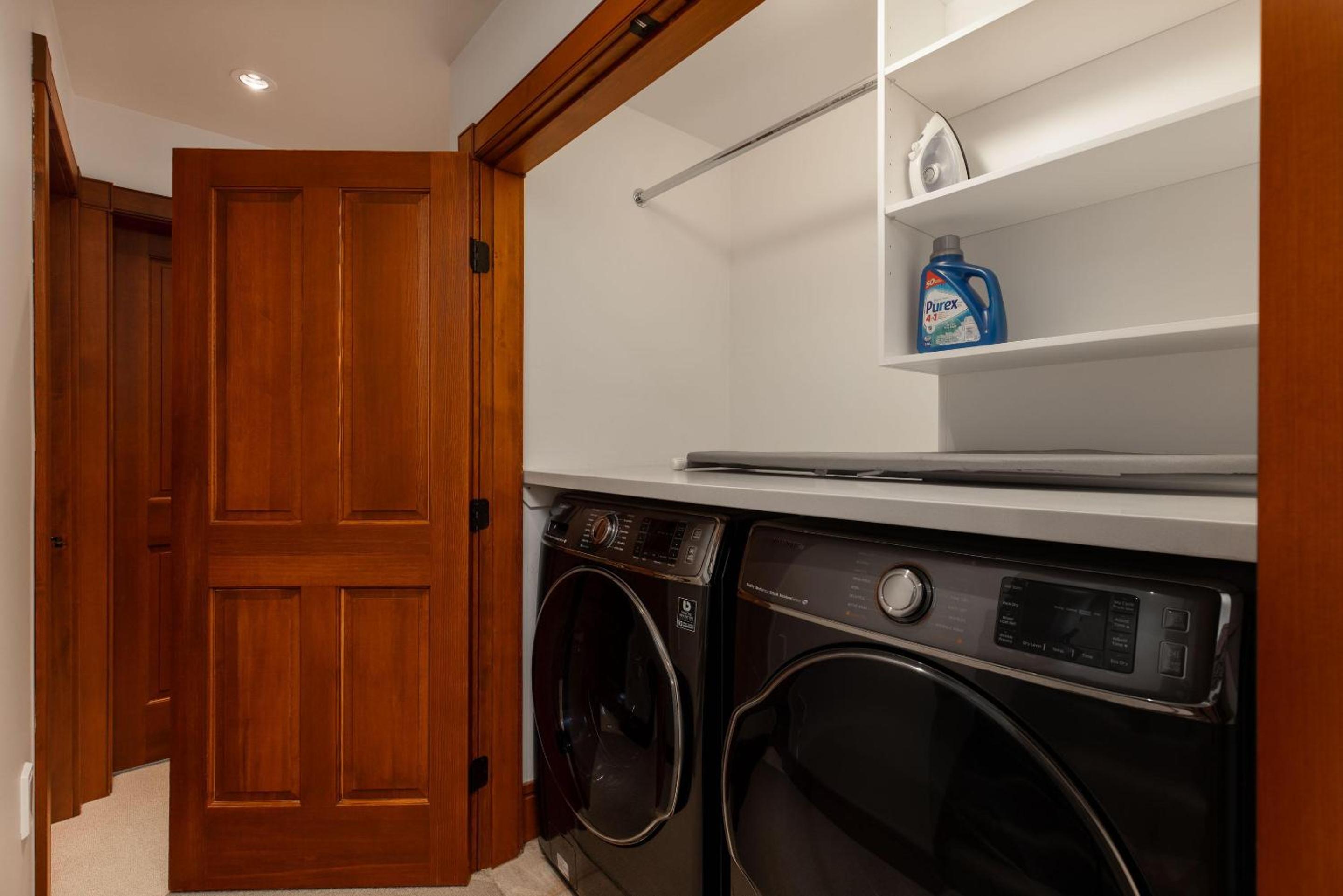 Taluswood The Lookout 9 | Private & Spacious Ski-in-Ski-Out w/ Hot Tub, Fireplace & Garage