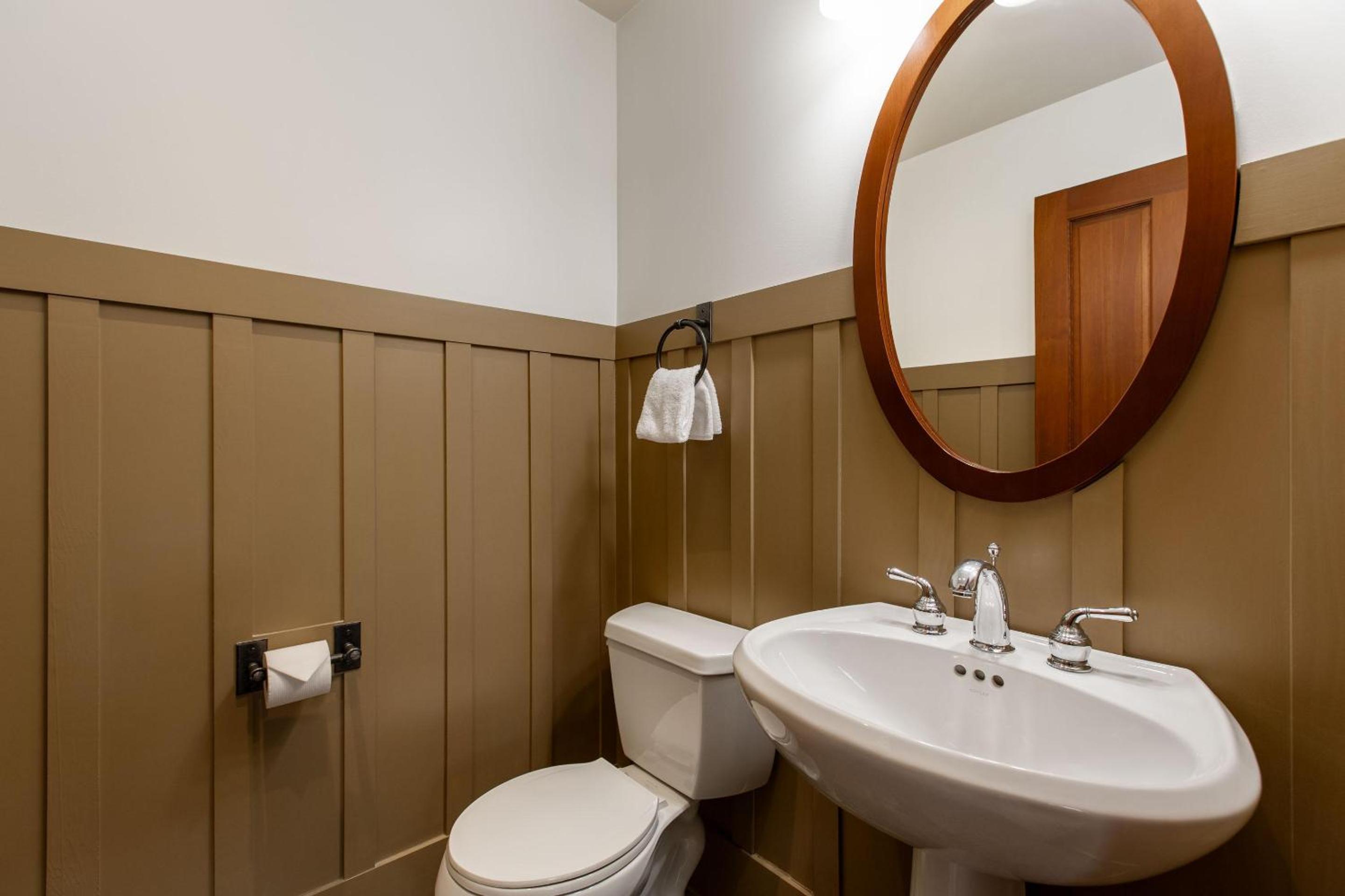 Taluswood The Lookout 9 | Private & Spacious Ski-in-Ski-Out w/ Hot Tub, Fireplace & Garage