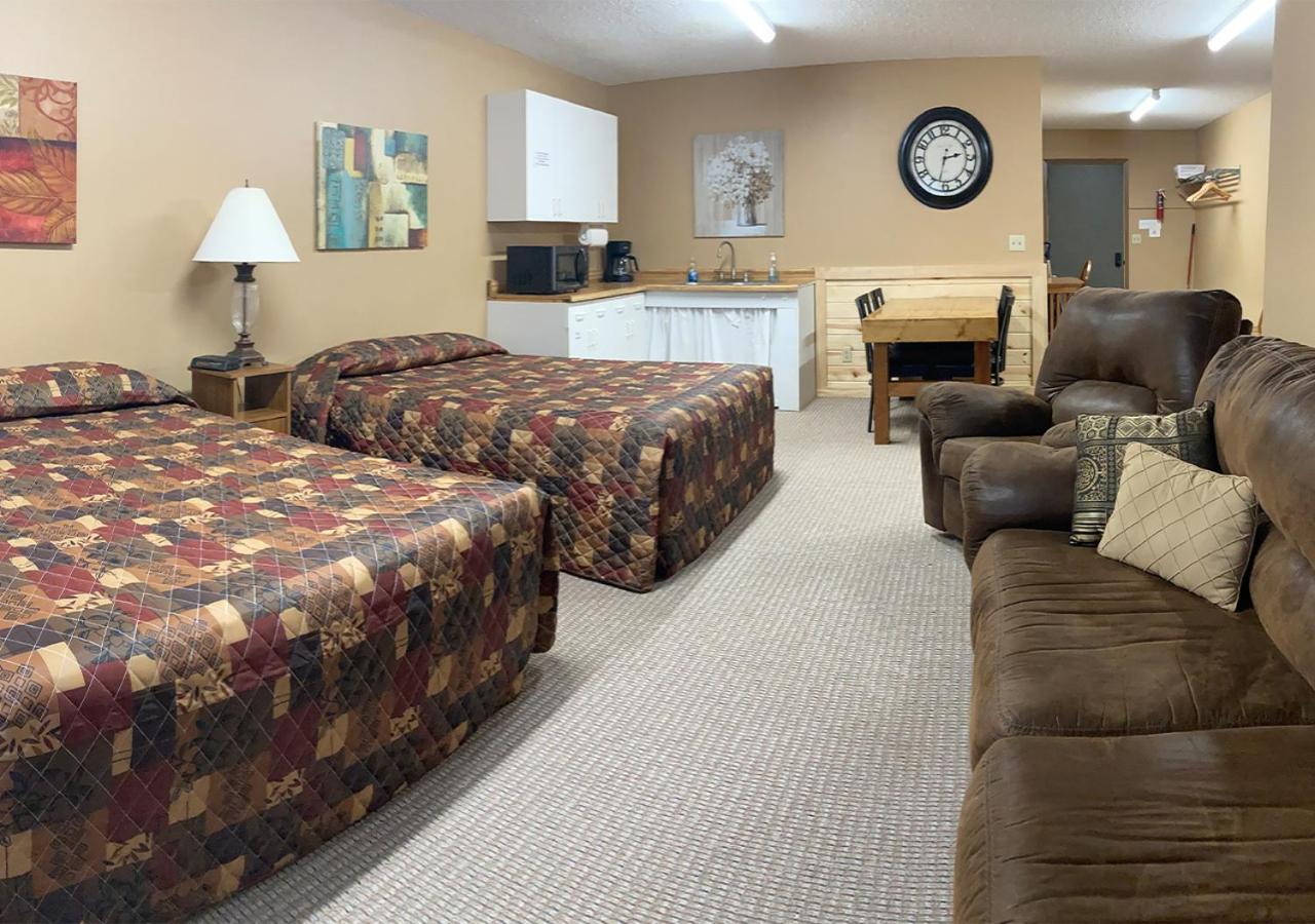 Trailshead Lodge - Studio view 5