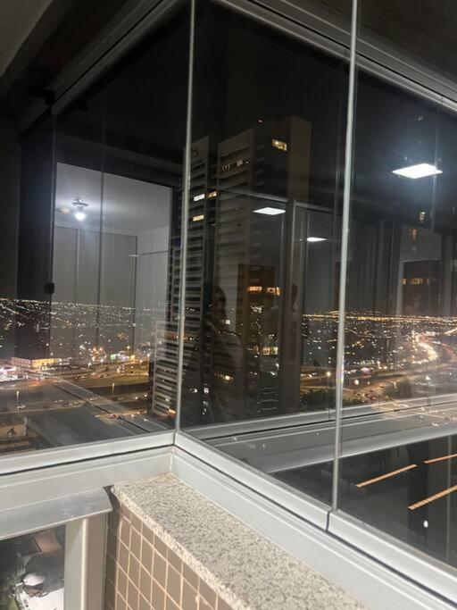Apt luxo, vista belíssima, 2 suítes Df plaza