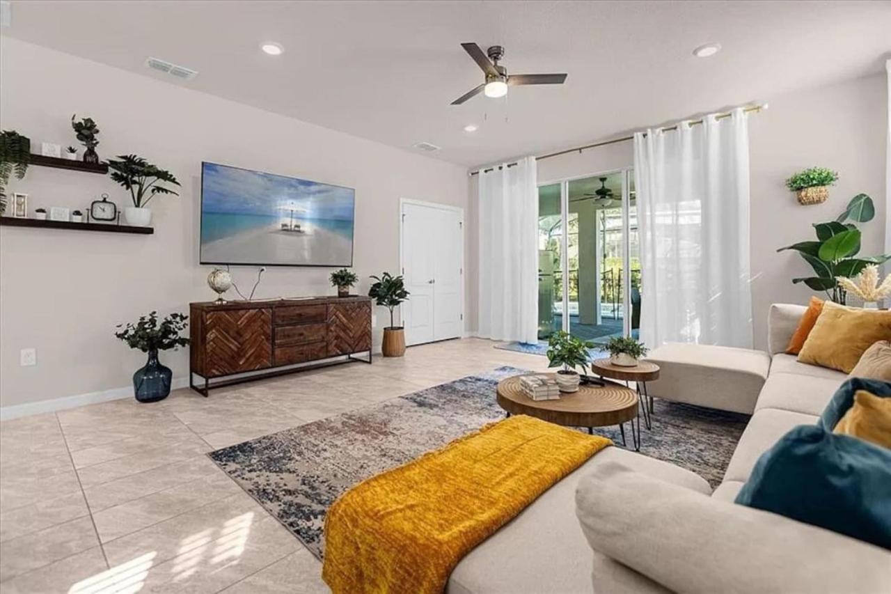 6 Bedroom 5 Bathroom Solterra Resort 7259OL view 3