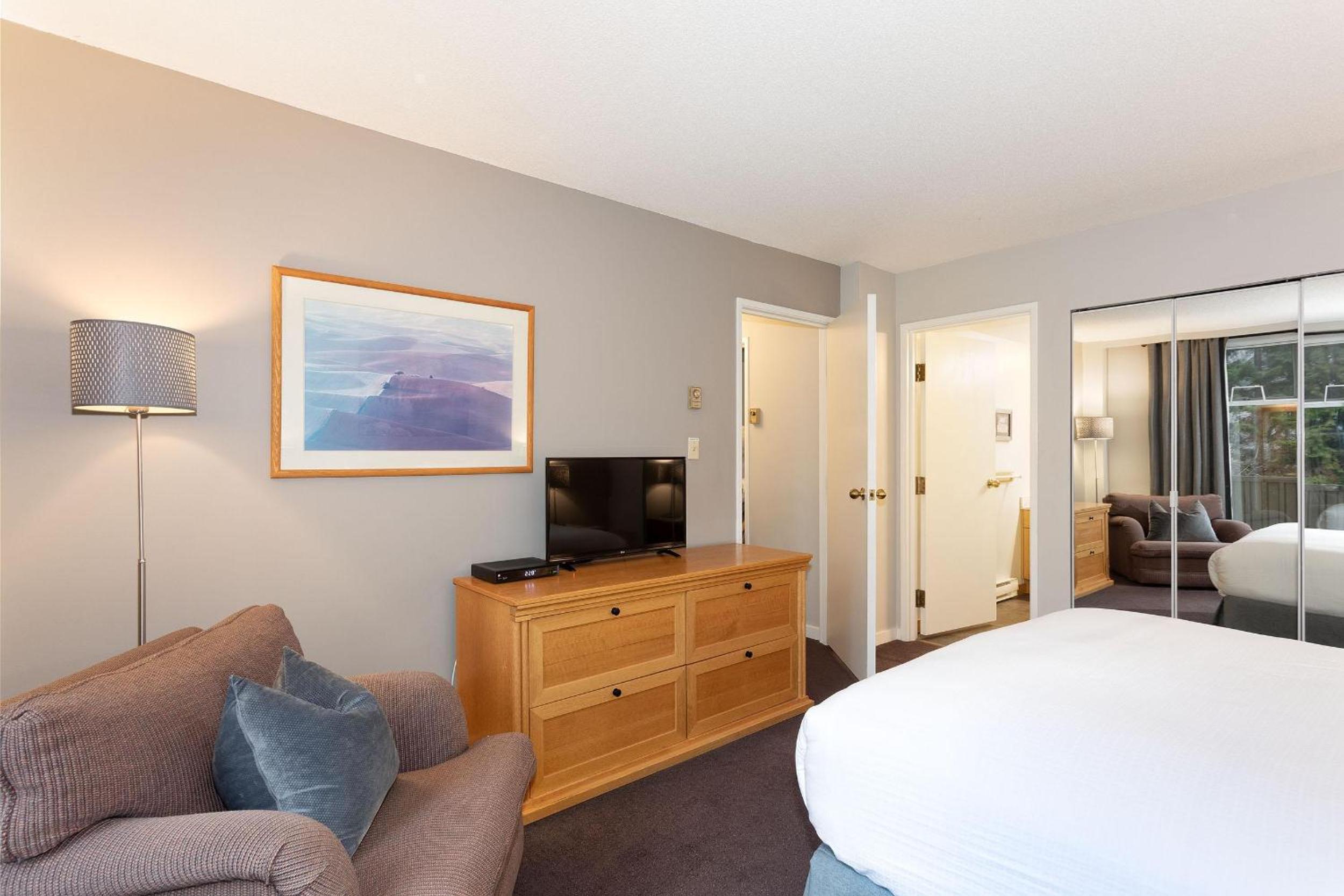 Woodrun Lodge 217 | Ski-In Ski-Out Condo - Walk to Upper Village w/ Hot Tub, Pool + Free Parking