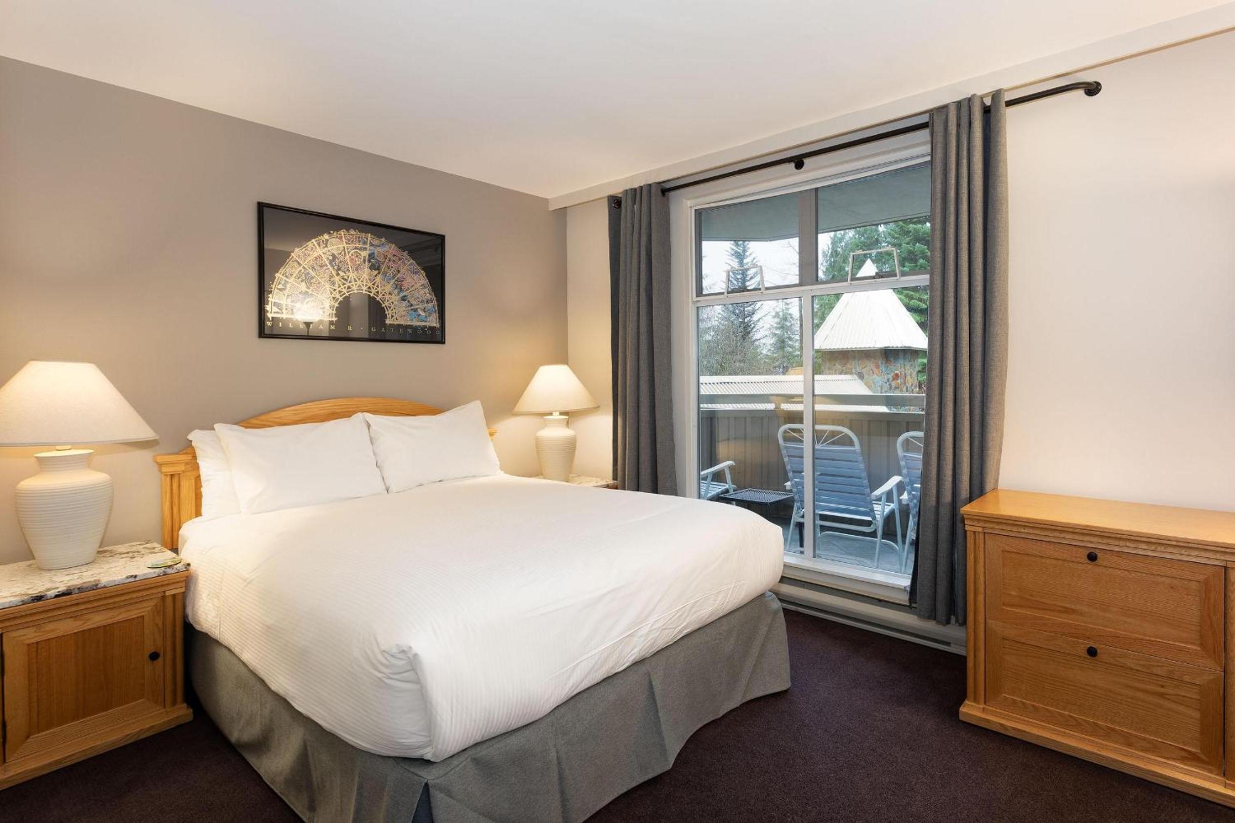 Woodrun Lodge 217 | Ski-In Ski-Out Condo - Walk to Upper Village w/ Hot Tub, Pool + Free Parking