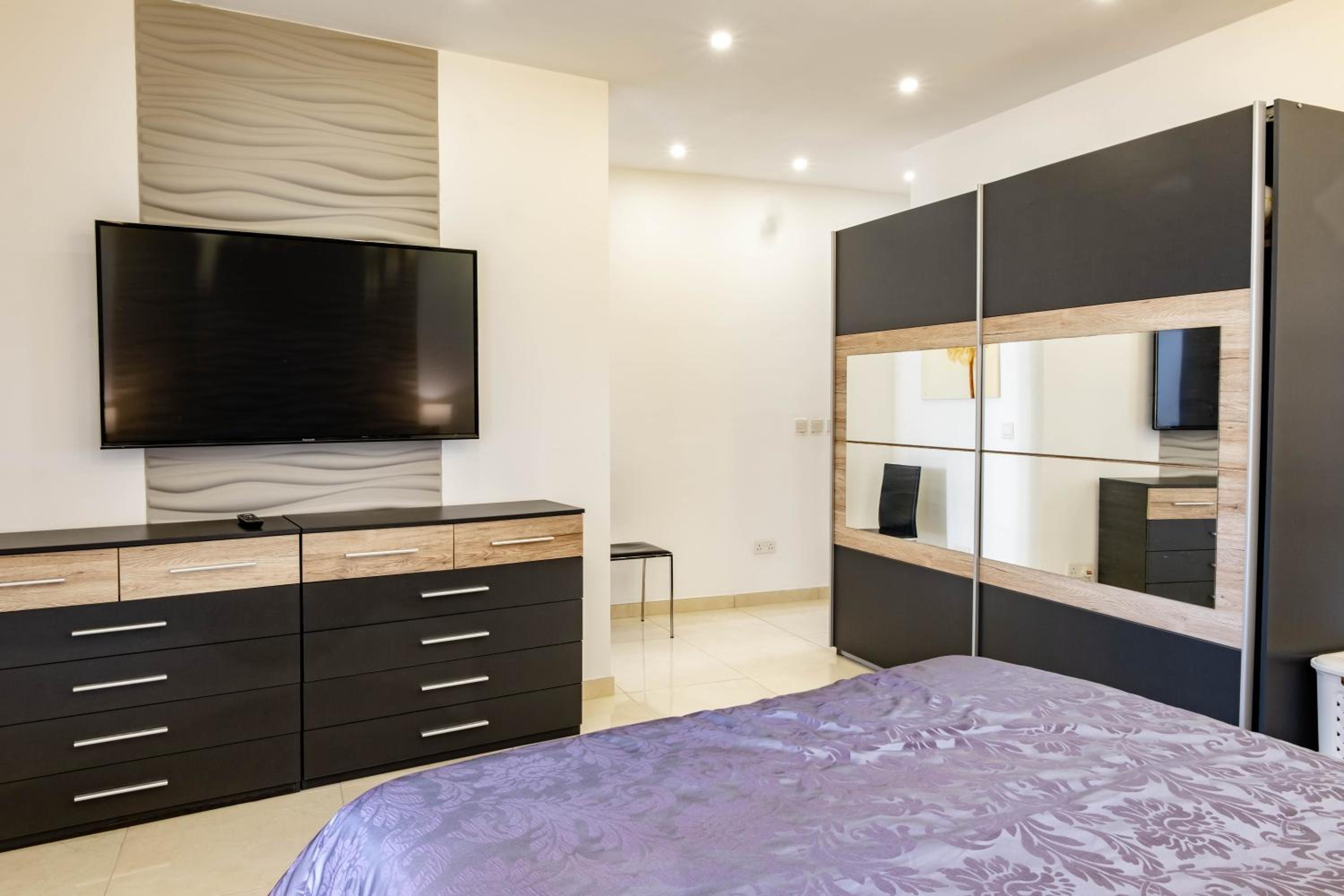 Mellieha, Luxury 3 Bedroom Azure Maisonette view 4