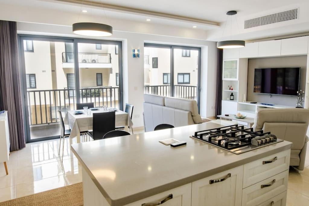 Mellieha, Luxury 3 Bedroom Azure Maisonette view 5
