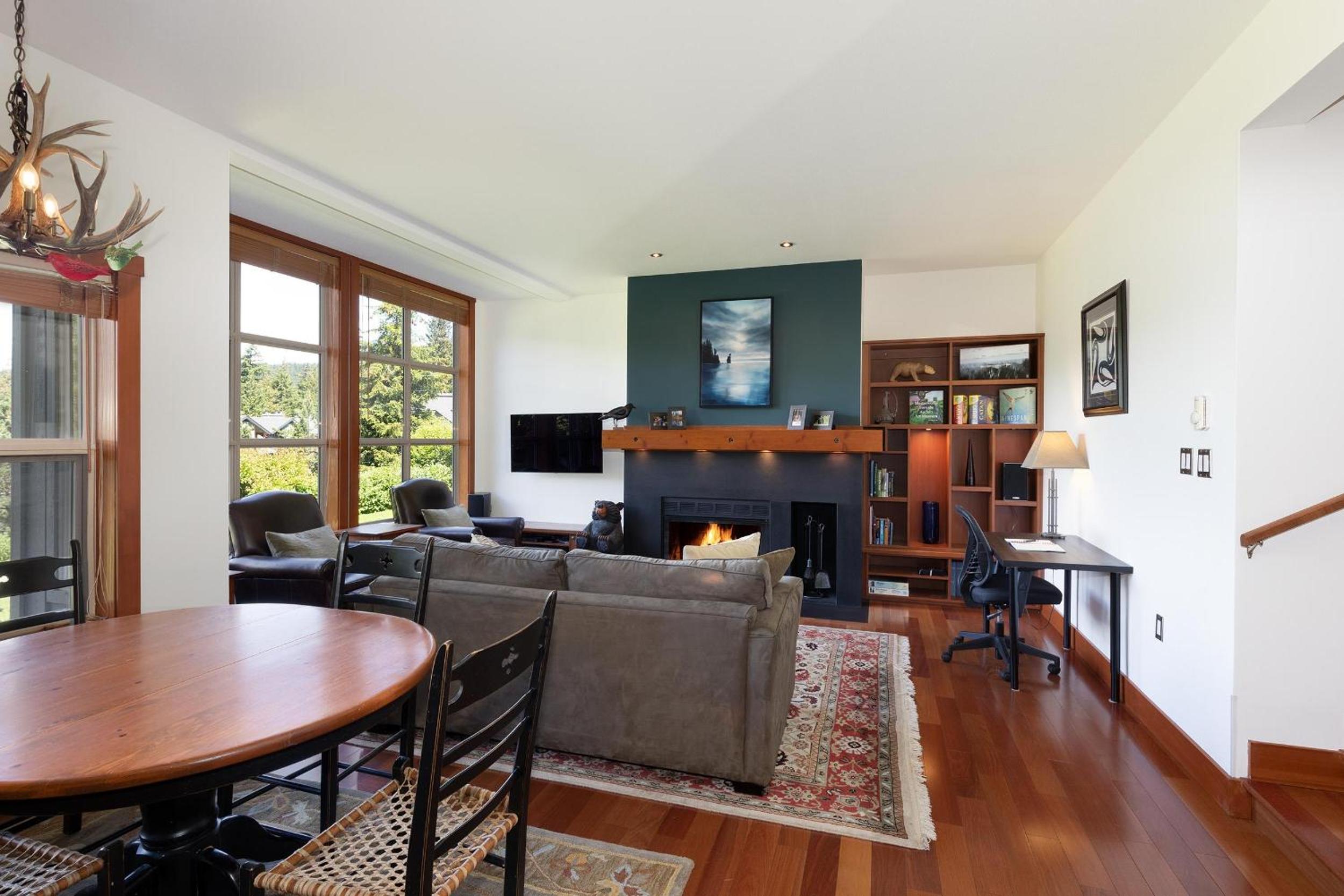 Blackcomb Greens 31 | Cozy & Bright Unit, Shuttle to Gondola, Shared Hot tub