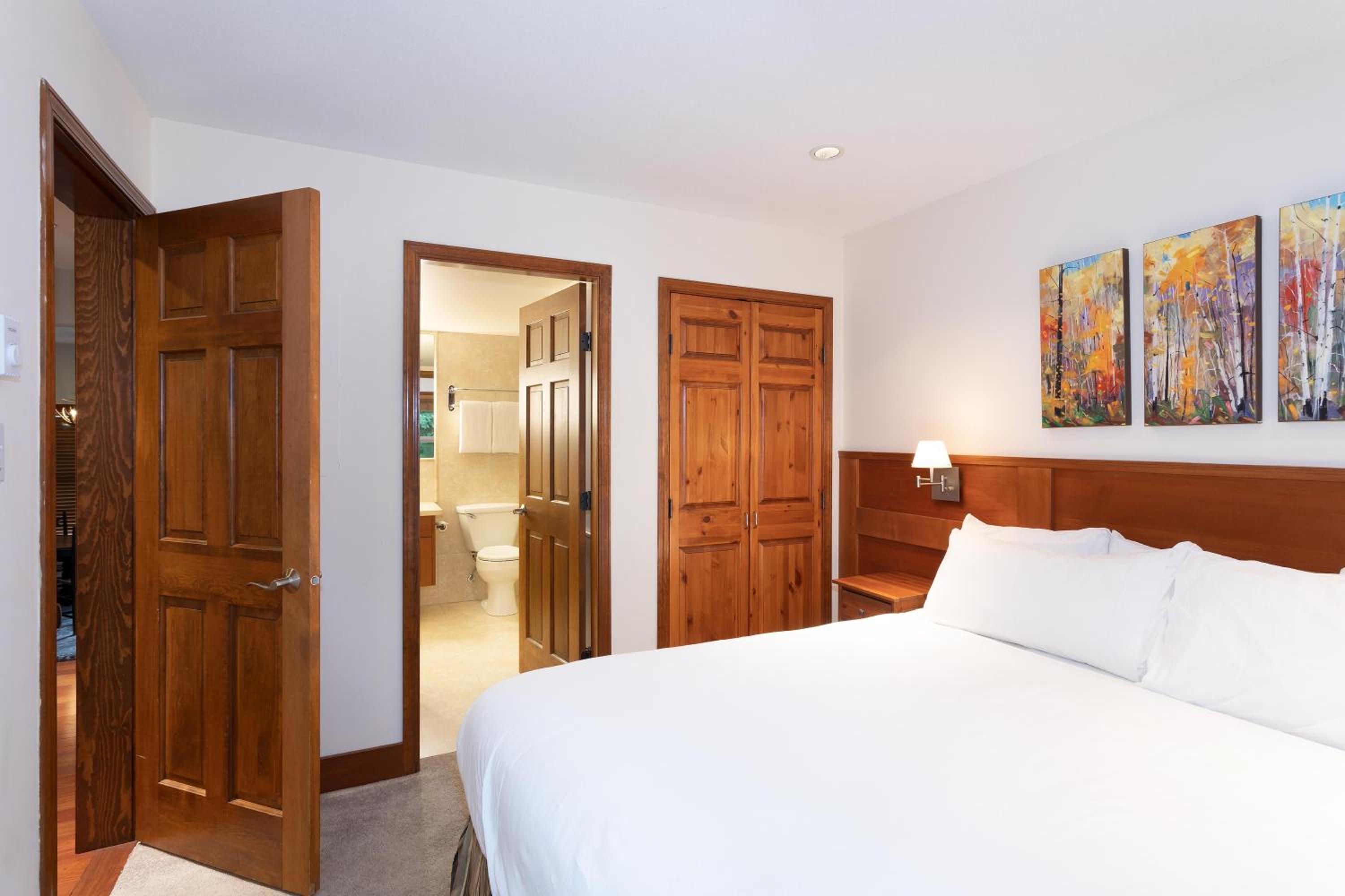 Blackcomb Greens 31 | Cozy & Bright Unit, Shuttle to Gondola, Shared Hot tub