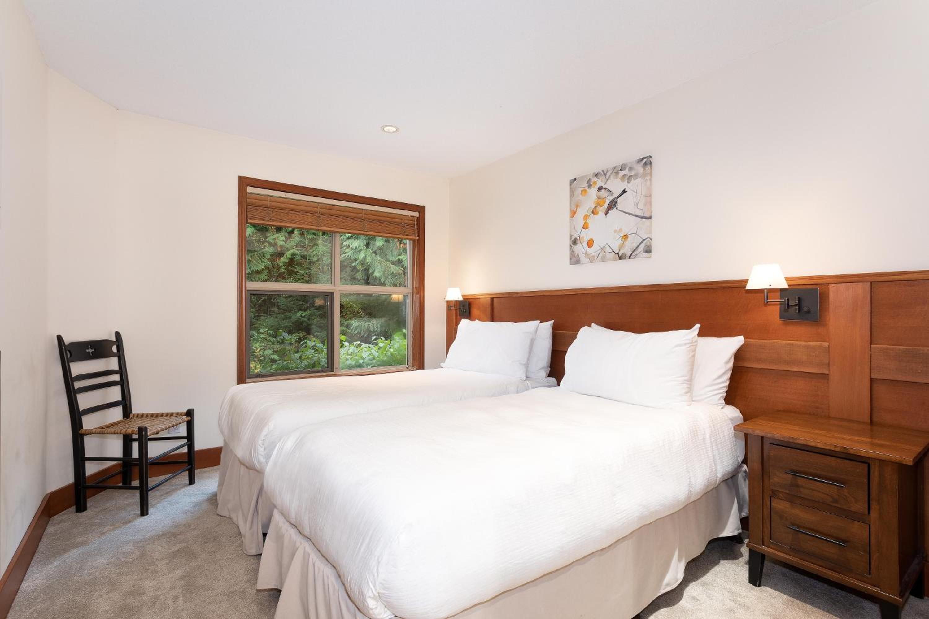 Blackcomb Greens 31 | Cozy & Bright Unit, Shuttle to Gondola, Shared Hot tub