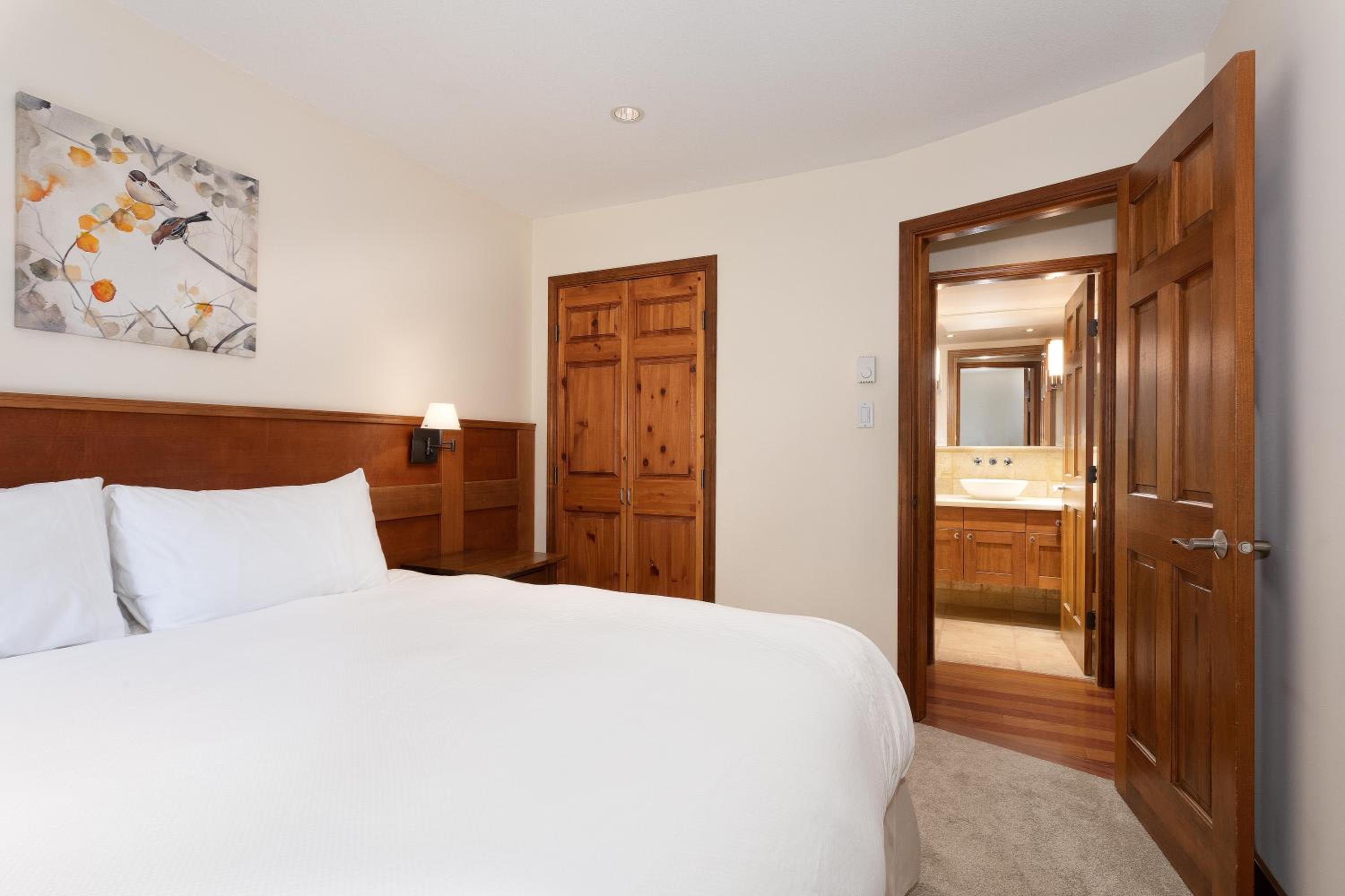 Blackcomb Greens 31 | Cozy & Bright Unit, Shuttle to Gondola, Shared Hot tub