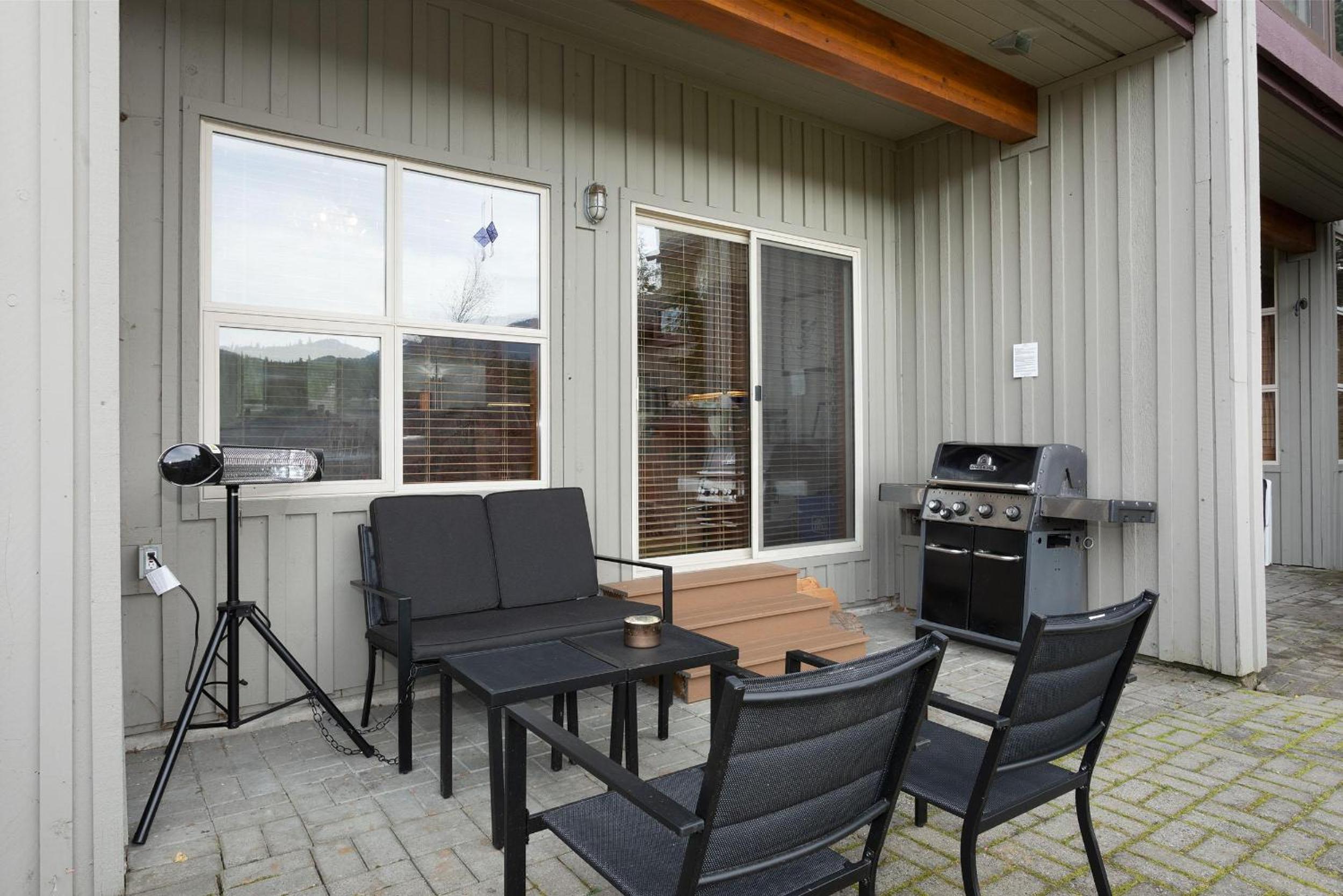 Blackcomb Greens 31 | Cozy & Bright Unit, Shuttle to Gondola, Shared Hot tub