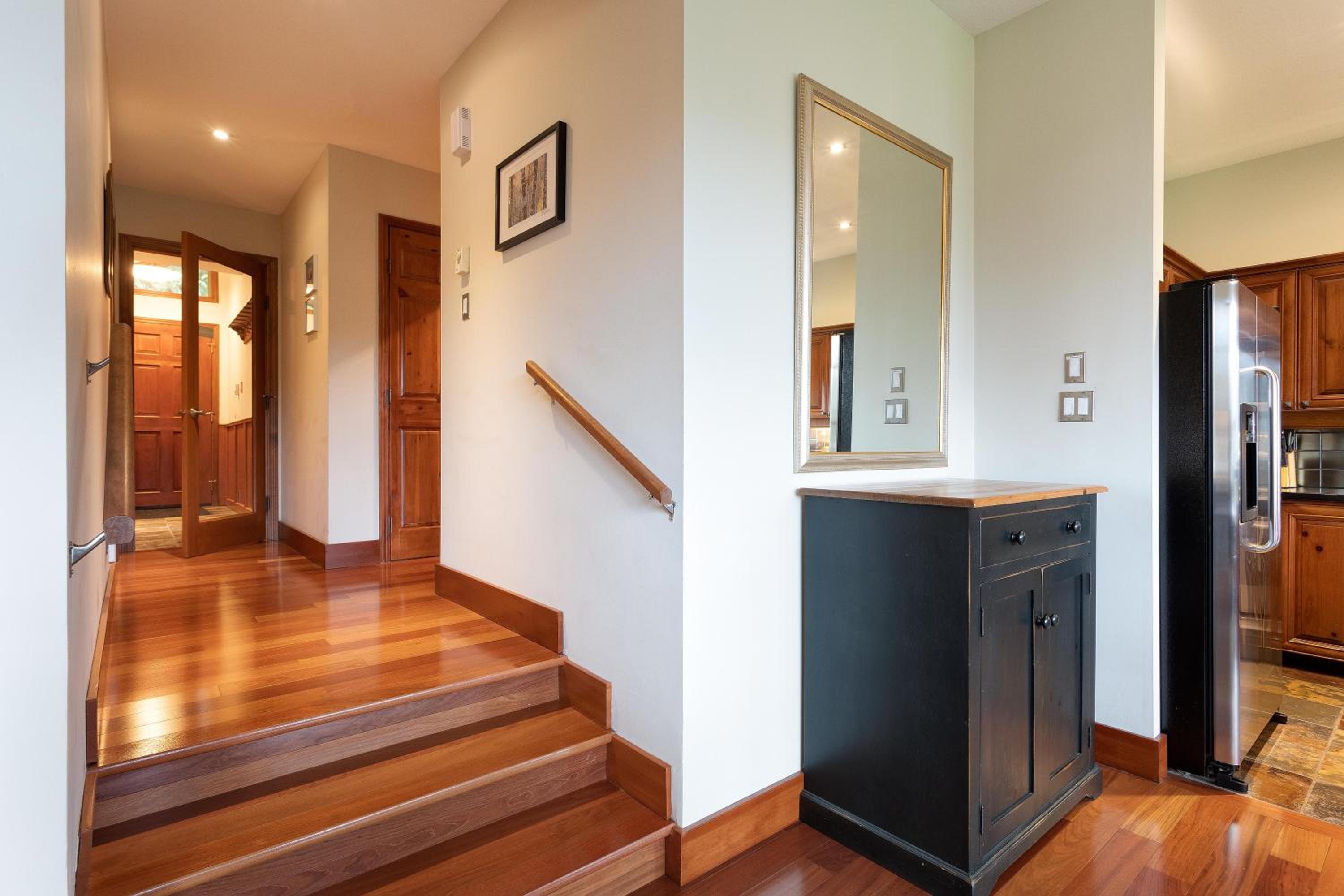 Blackcomb Greens 31 | Cozy & Bright Unit, Shuttle to Gondola, Shared Hot tub