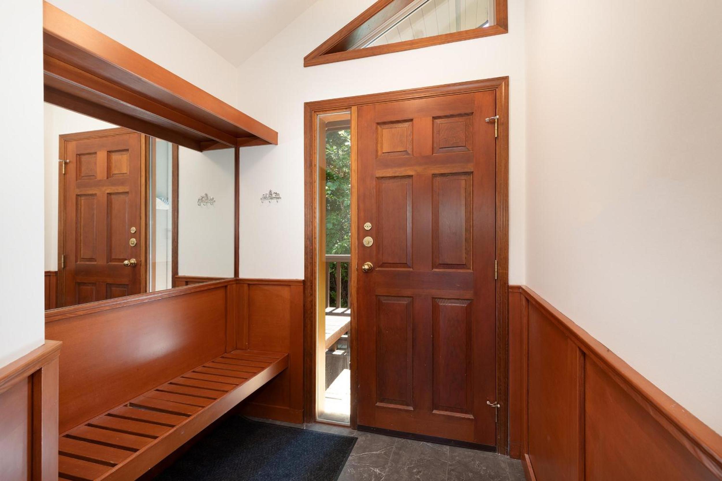 Blackcomb Greens 31 | Cozy & Bright Unit, Shuttle to Gondola, Shared Hot tub