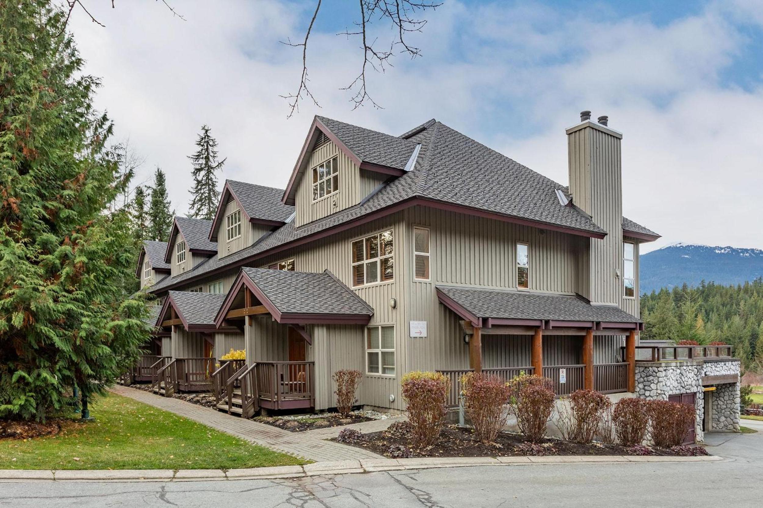 Blackcomb Greens 31 | Cozy & Bright Unit, Shuttle to Gondola, Shared Hot tub