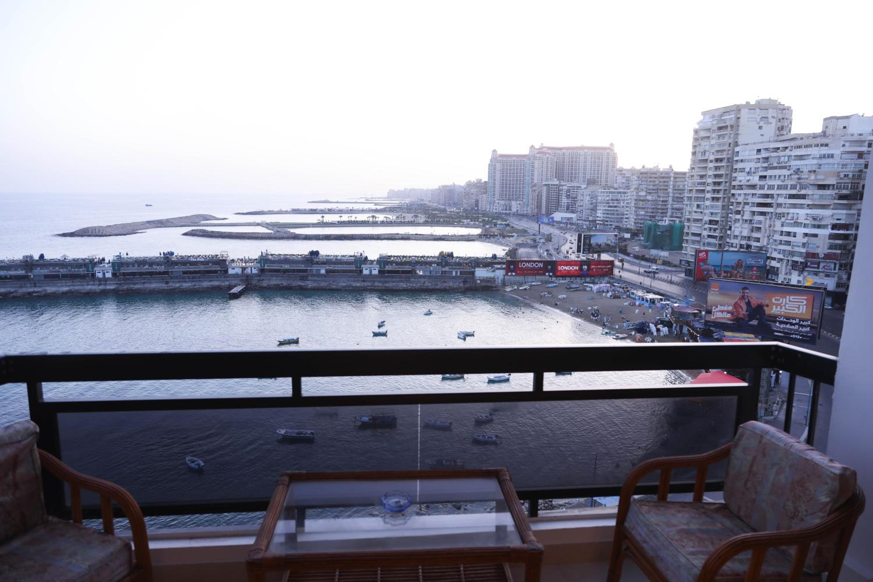Gleem Bay Luxury Apartment