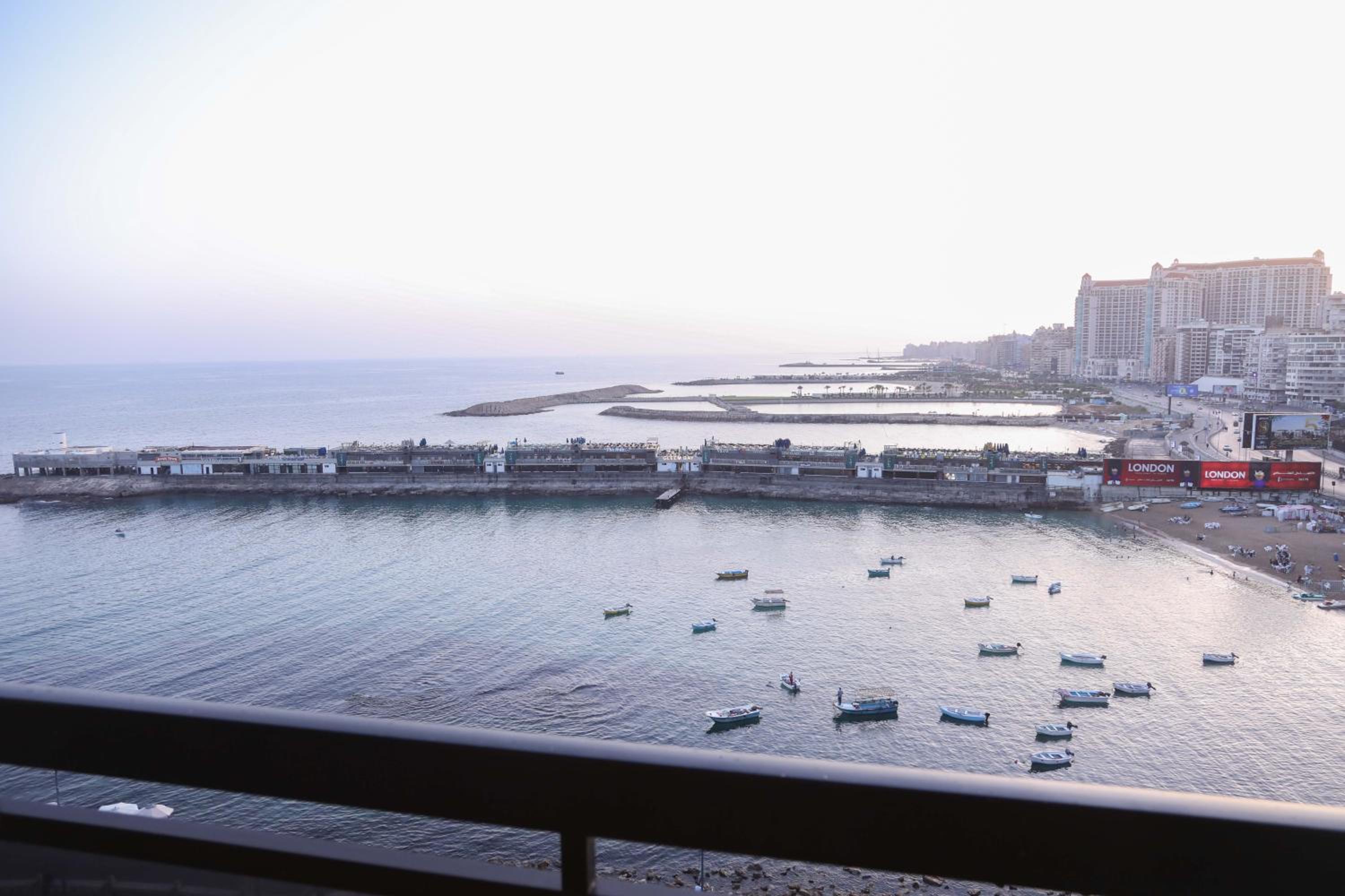 Gleem Bay Luxury Apartment