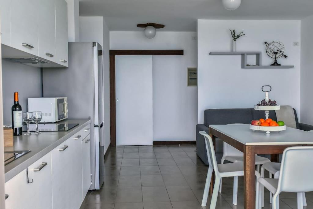 Duarte Apartments - Las Rochas