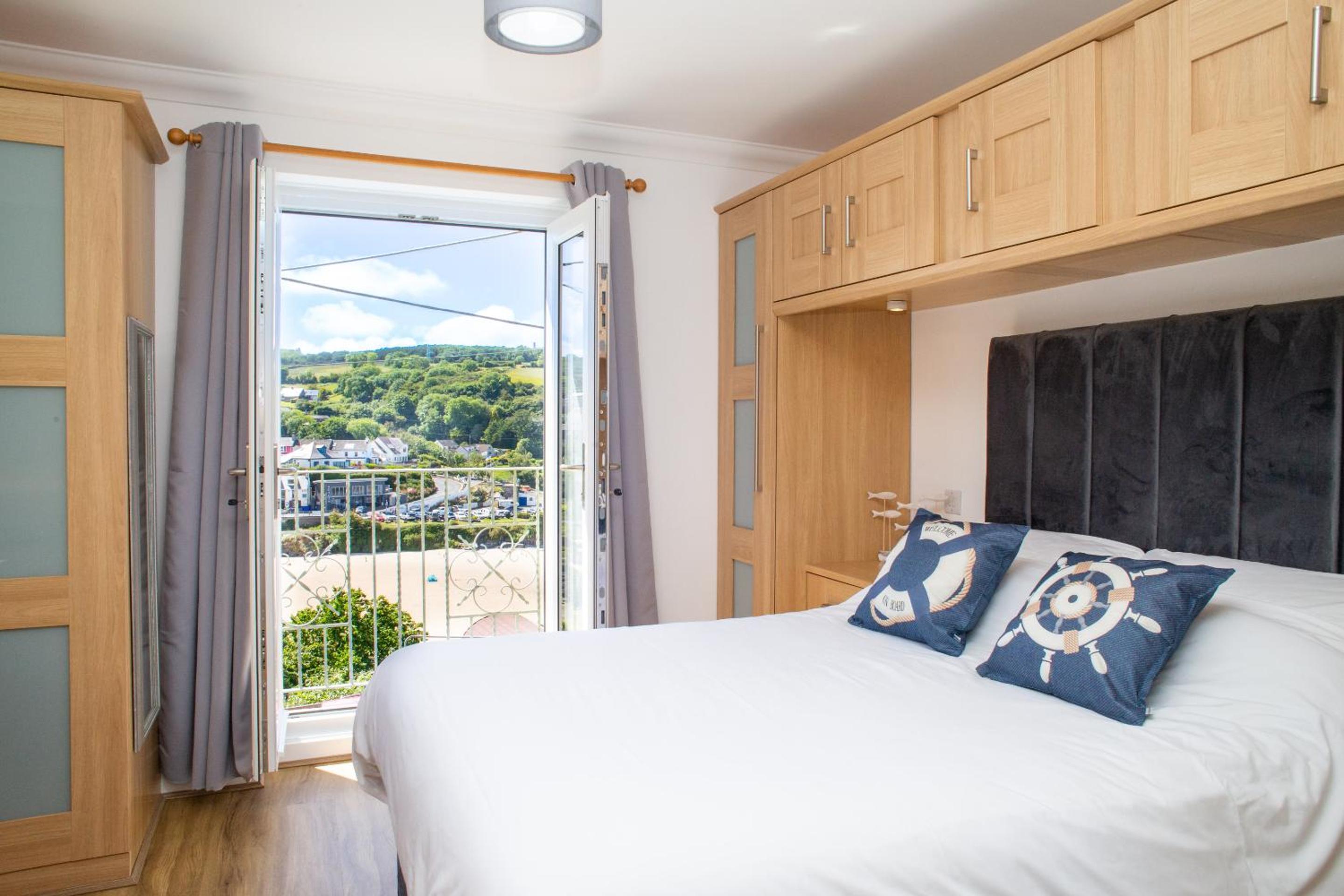 Golwgfor (Sea View) by Aberporth Beach Holidays view 4