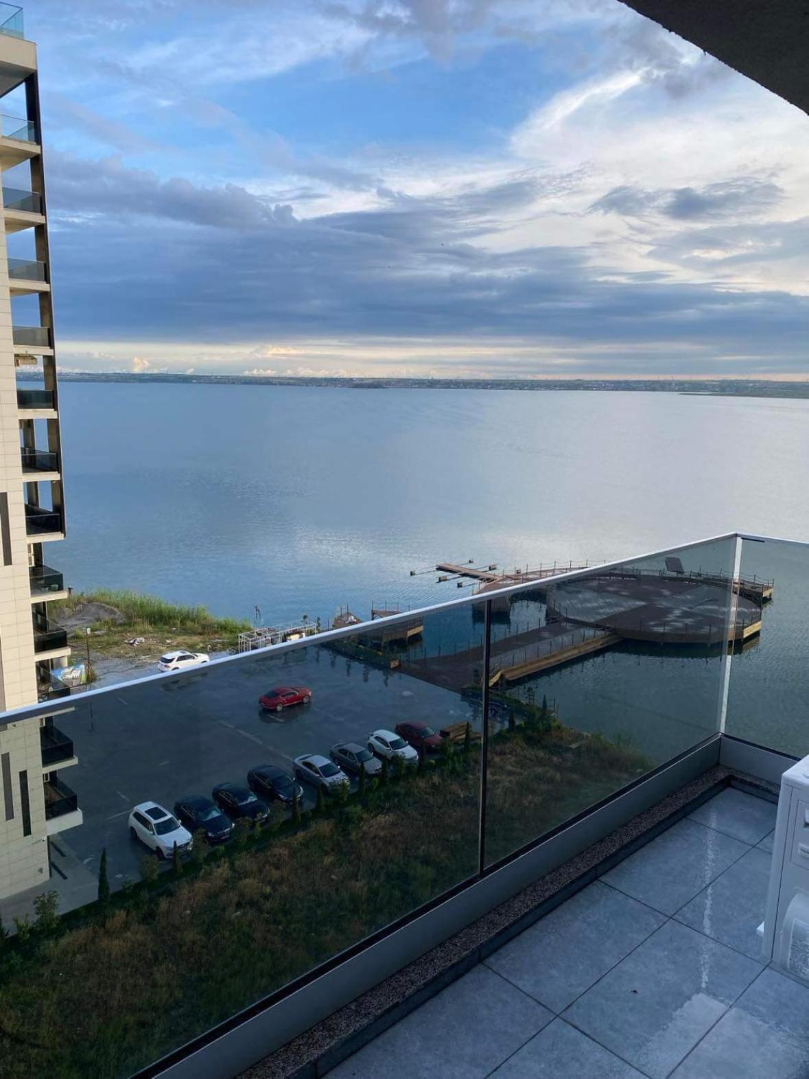 Studio Sunny lake 1 view 4