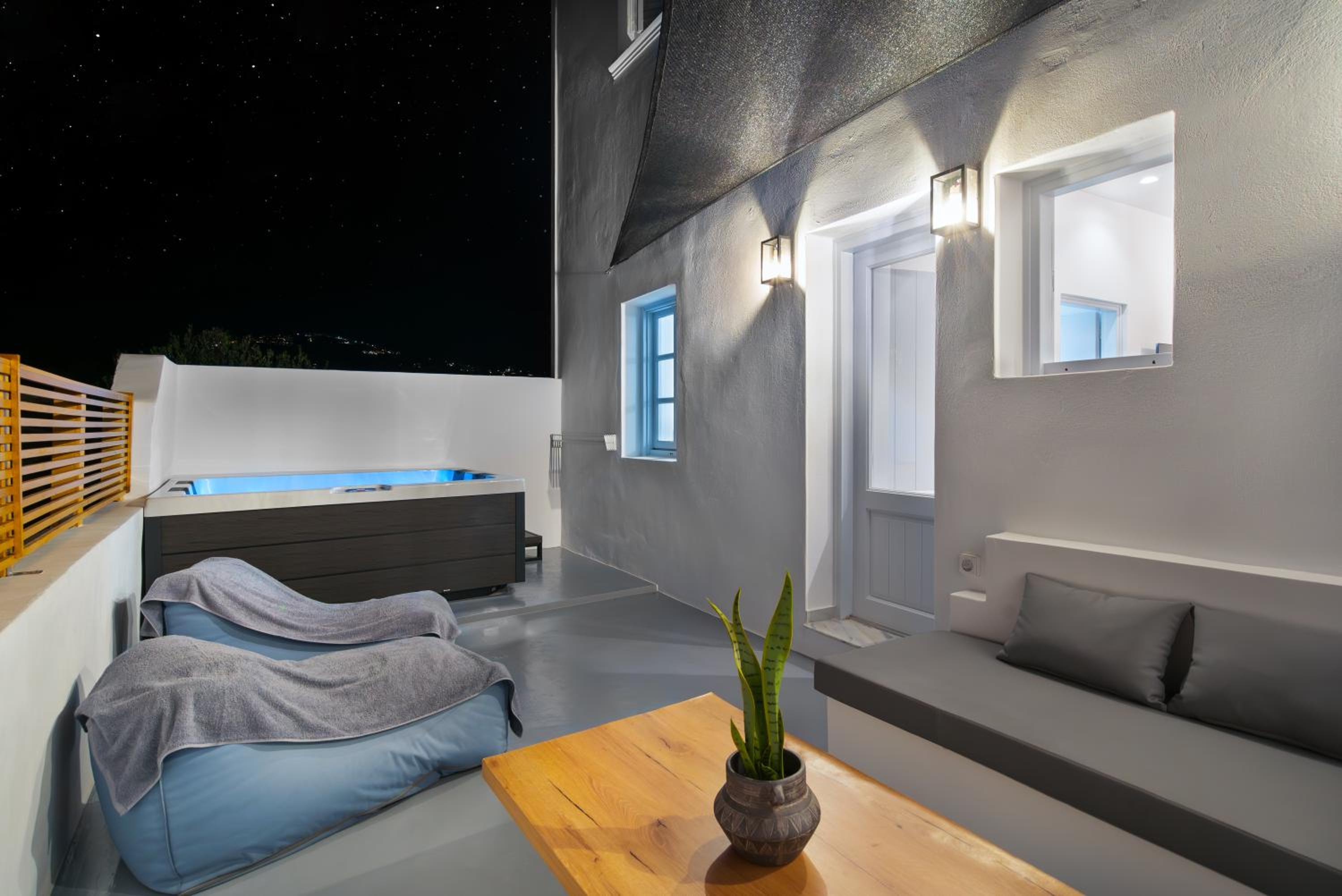 Oliva Suites Santorini