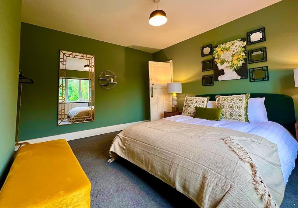 Lemon Drop Lodge Wyndale Living Parking BHam NEC view 5