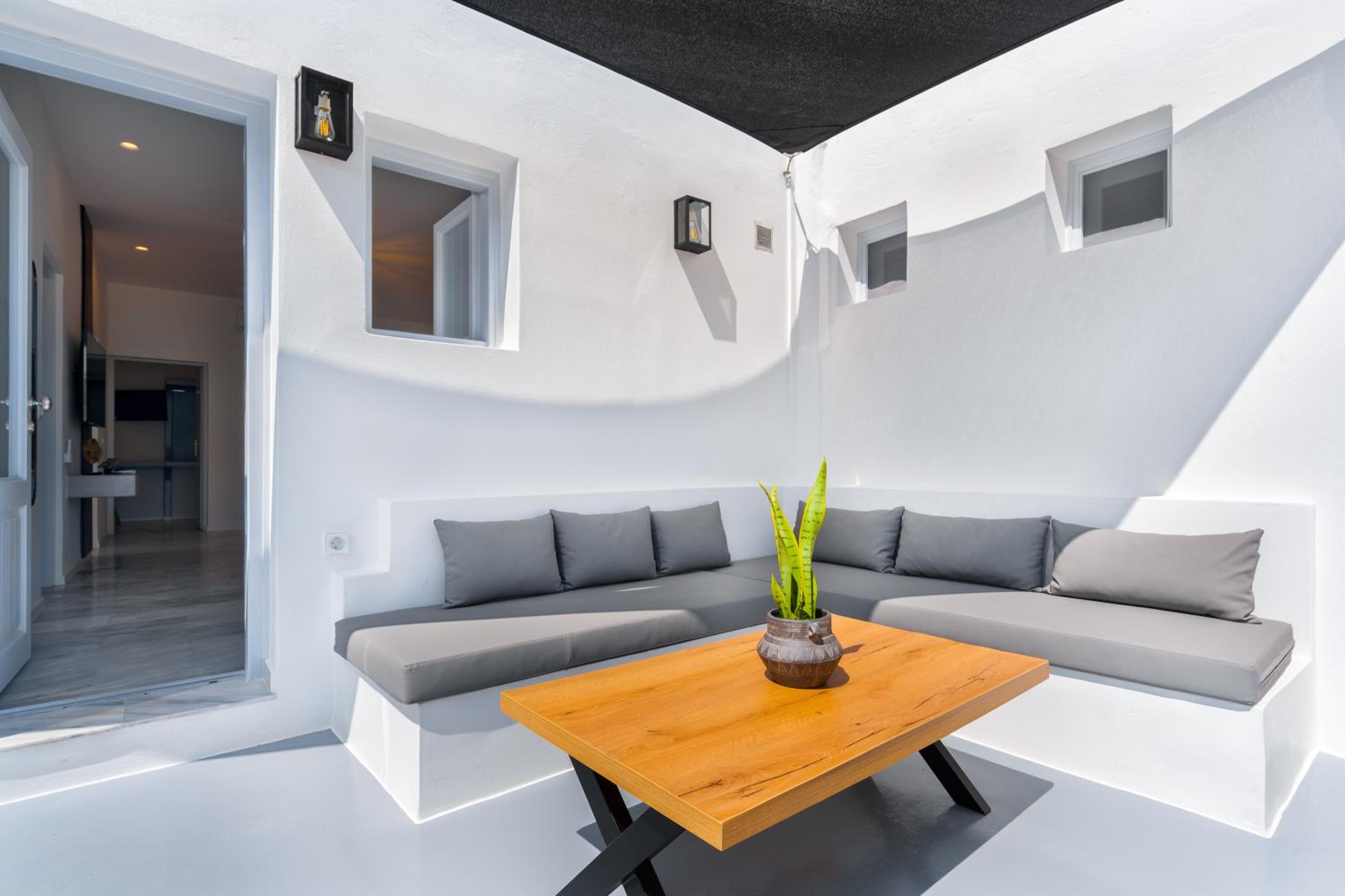 Oliva Suites Santorini