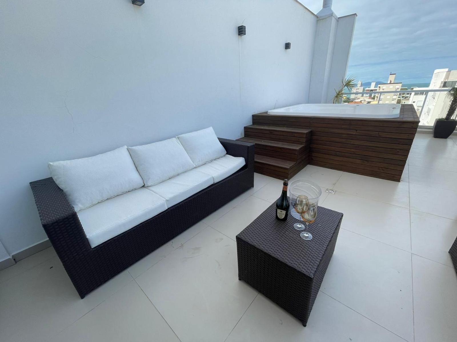 cód 122 - cobertura com jacuzzi próxima do mar!