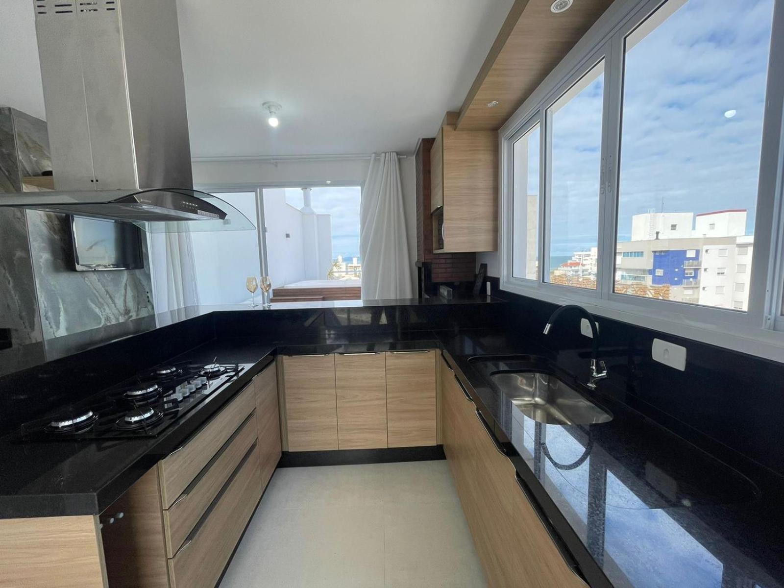 cód 122 - cobertura com jacuzzi próxima do mar!