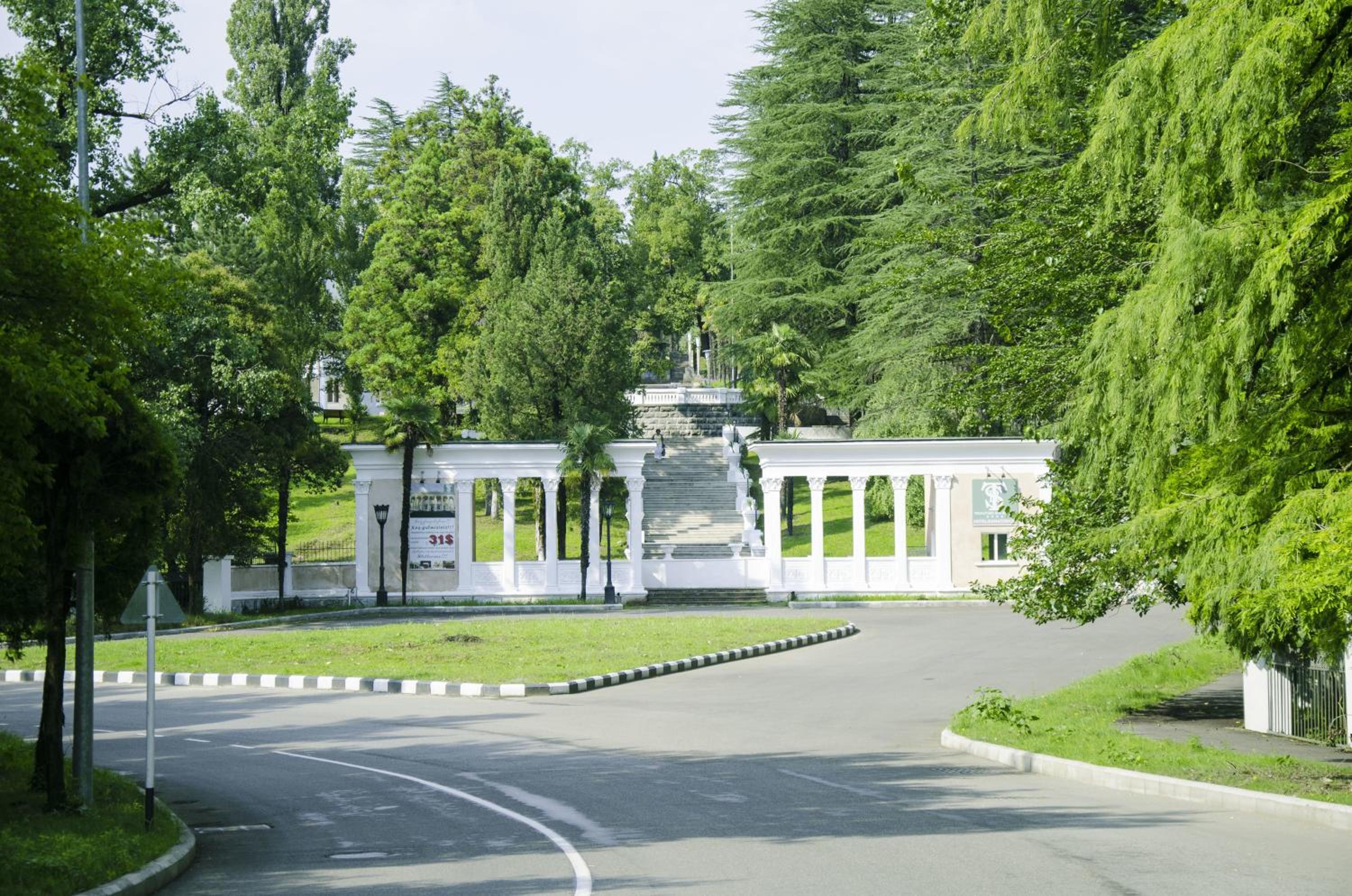 Hotel Legends Tskaltubo Spa Resort - Image 1